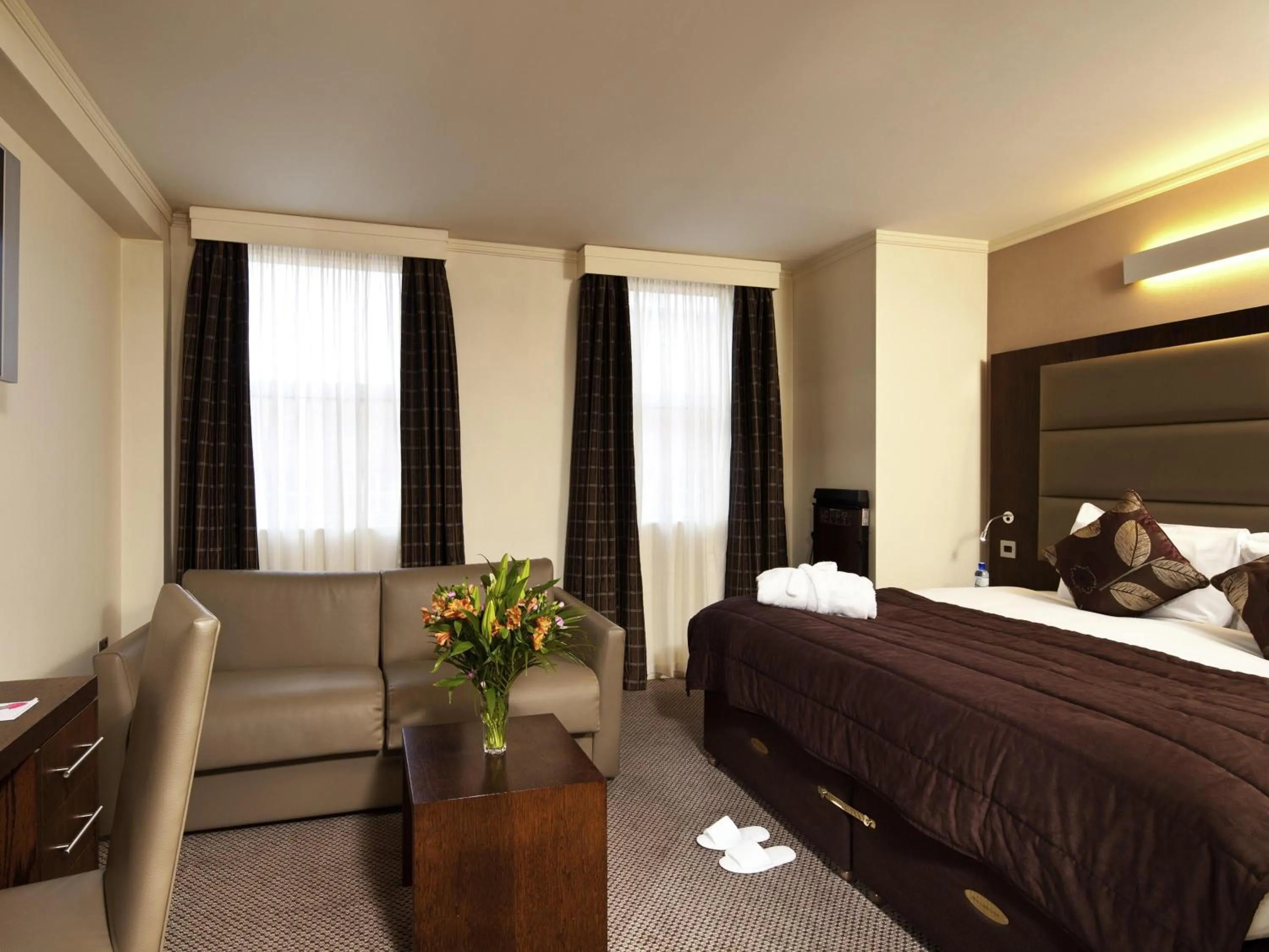 Bedroom, Bed in Mercure London Paddington Hotel