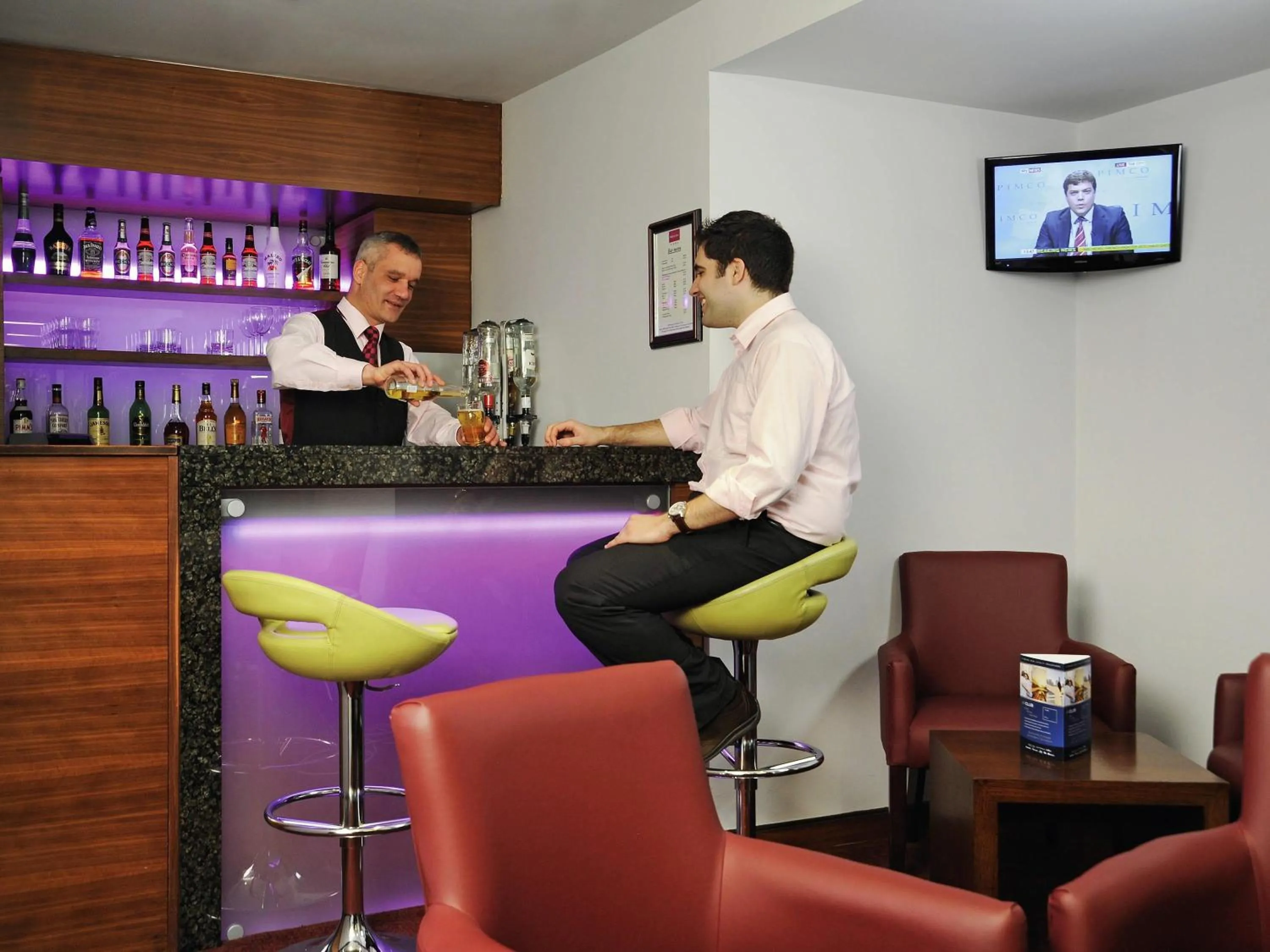 Lounge or bar in Mercure London Paddington Hotel