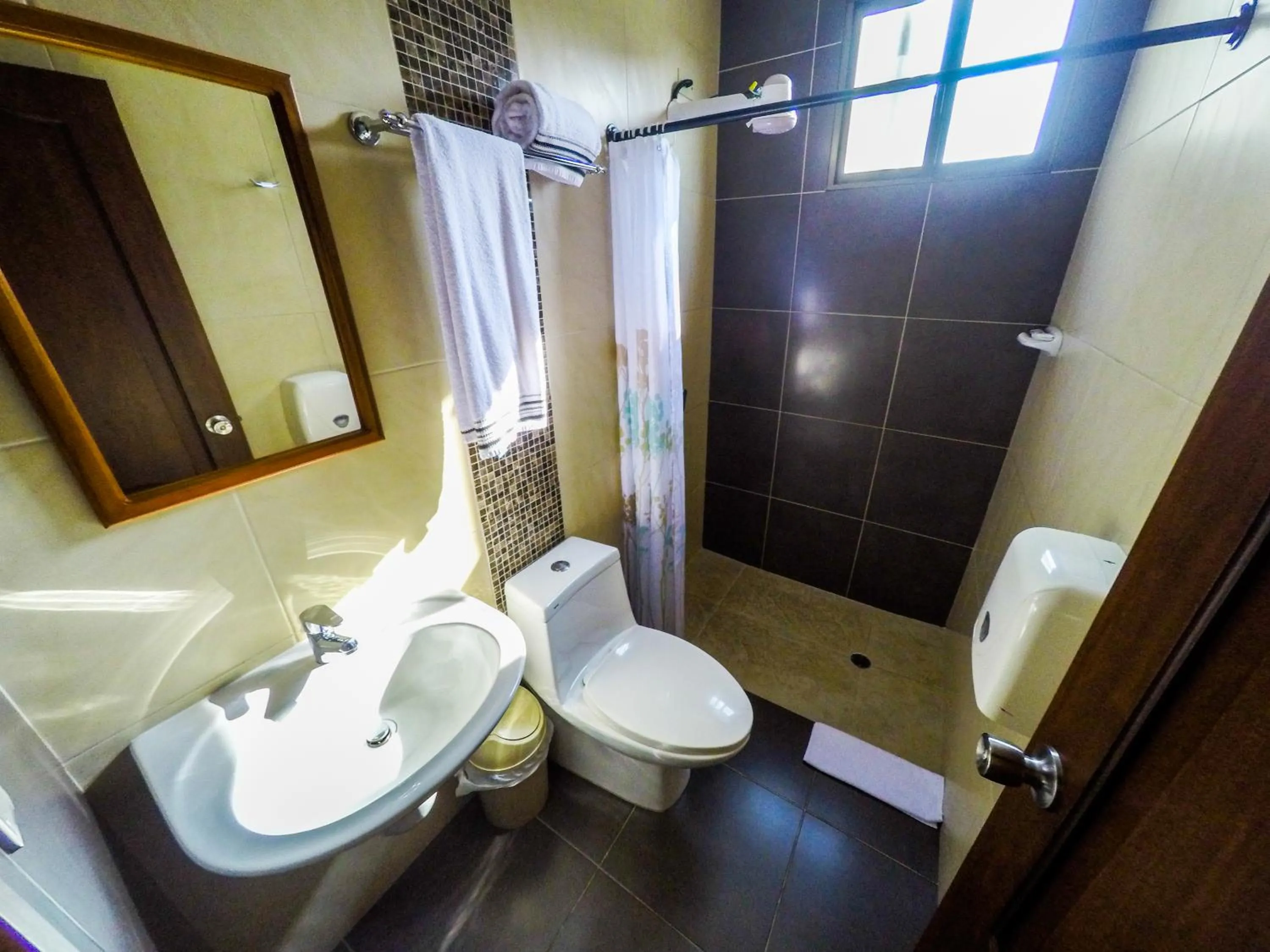 Bathroom in DC Suites Aeropuerto