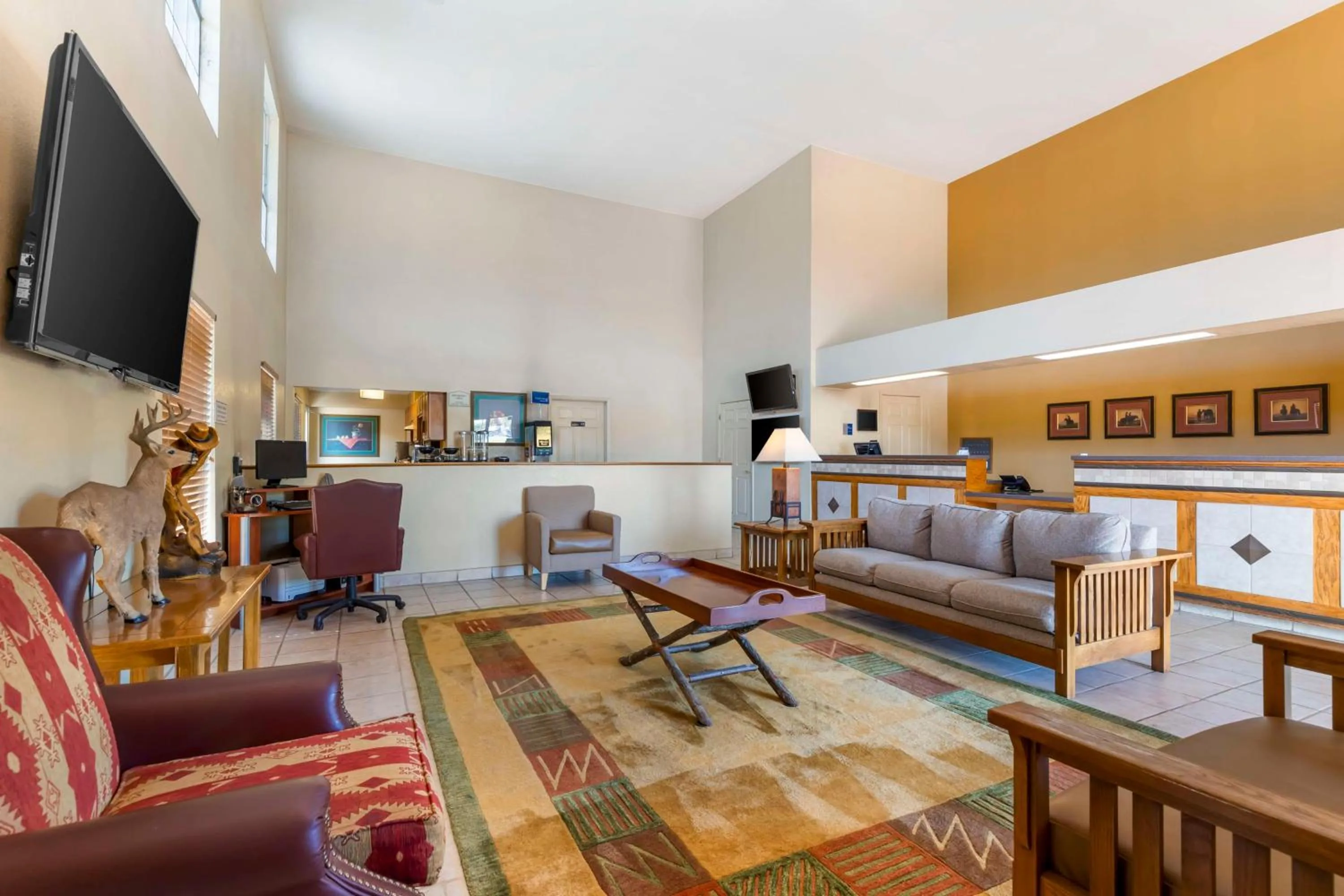 Lobby or reception in Best Western Executive Inn