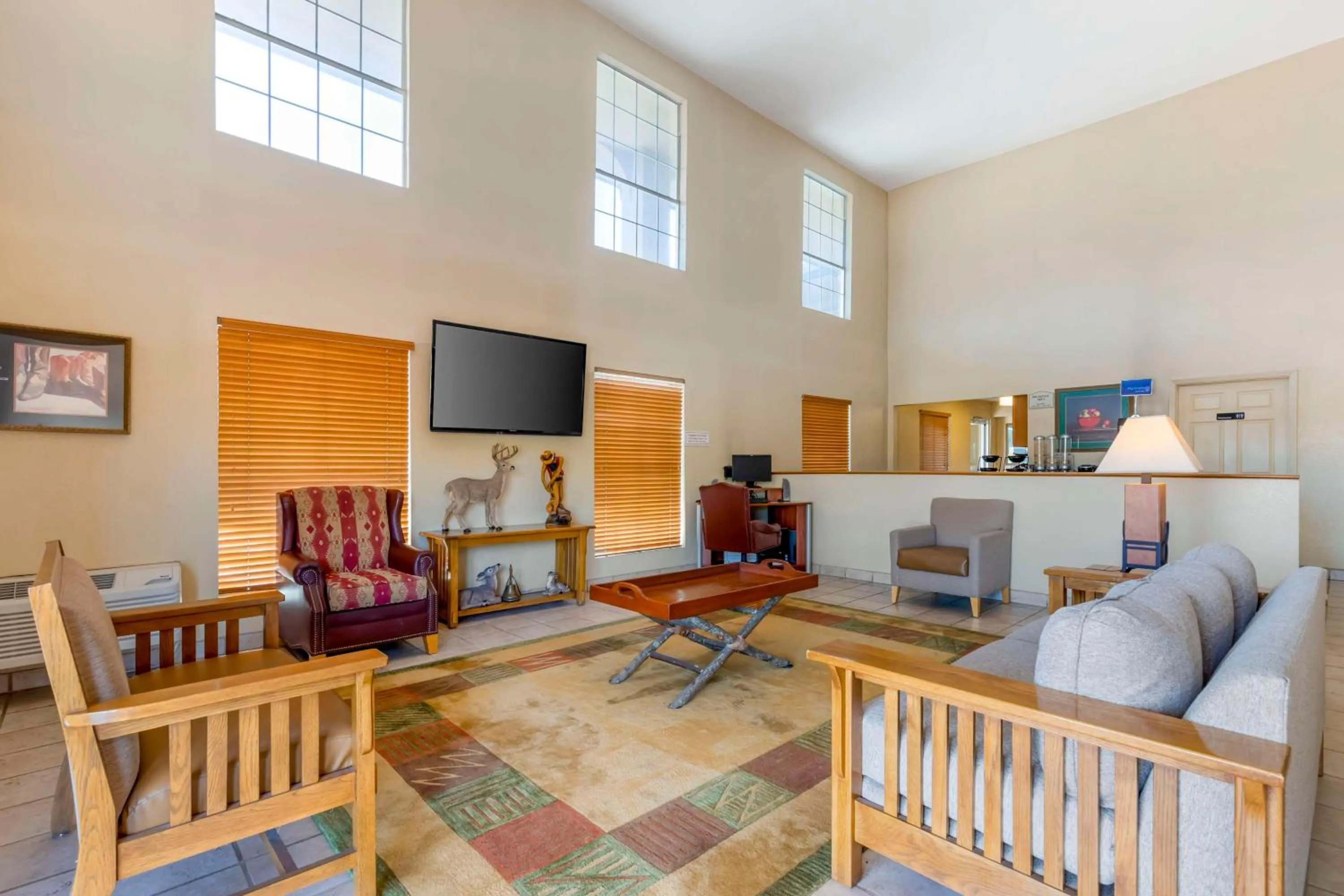 Lobby or reception in Best Western Executive Inn