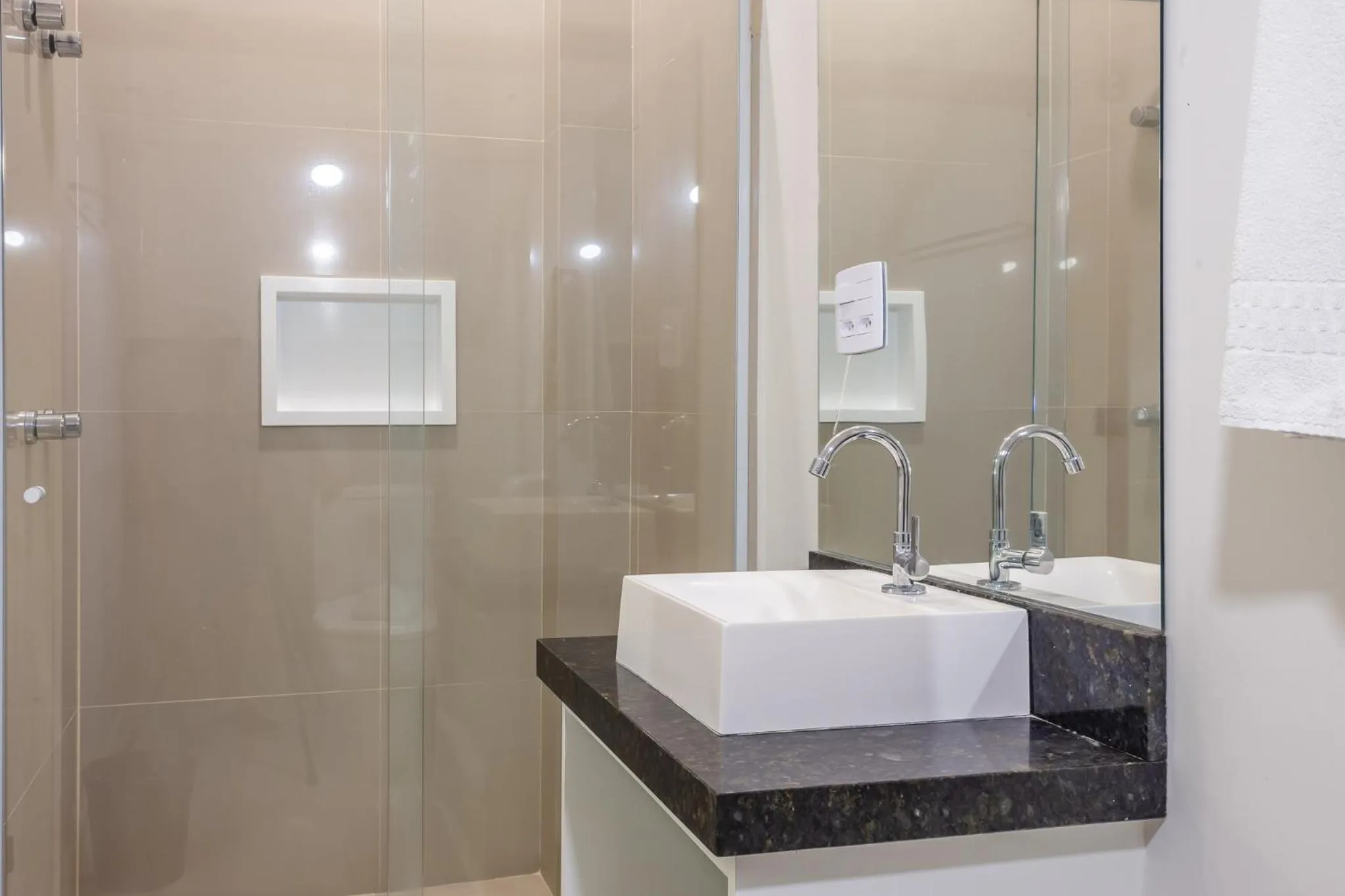 Bathroom in Injoy Suítes & Aparts