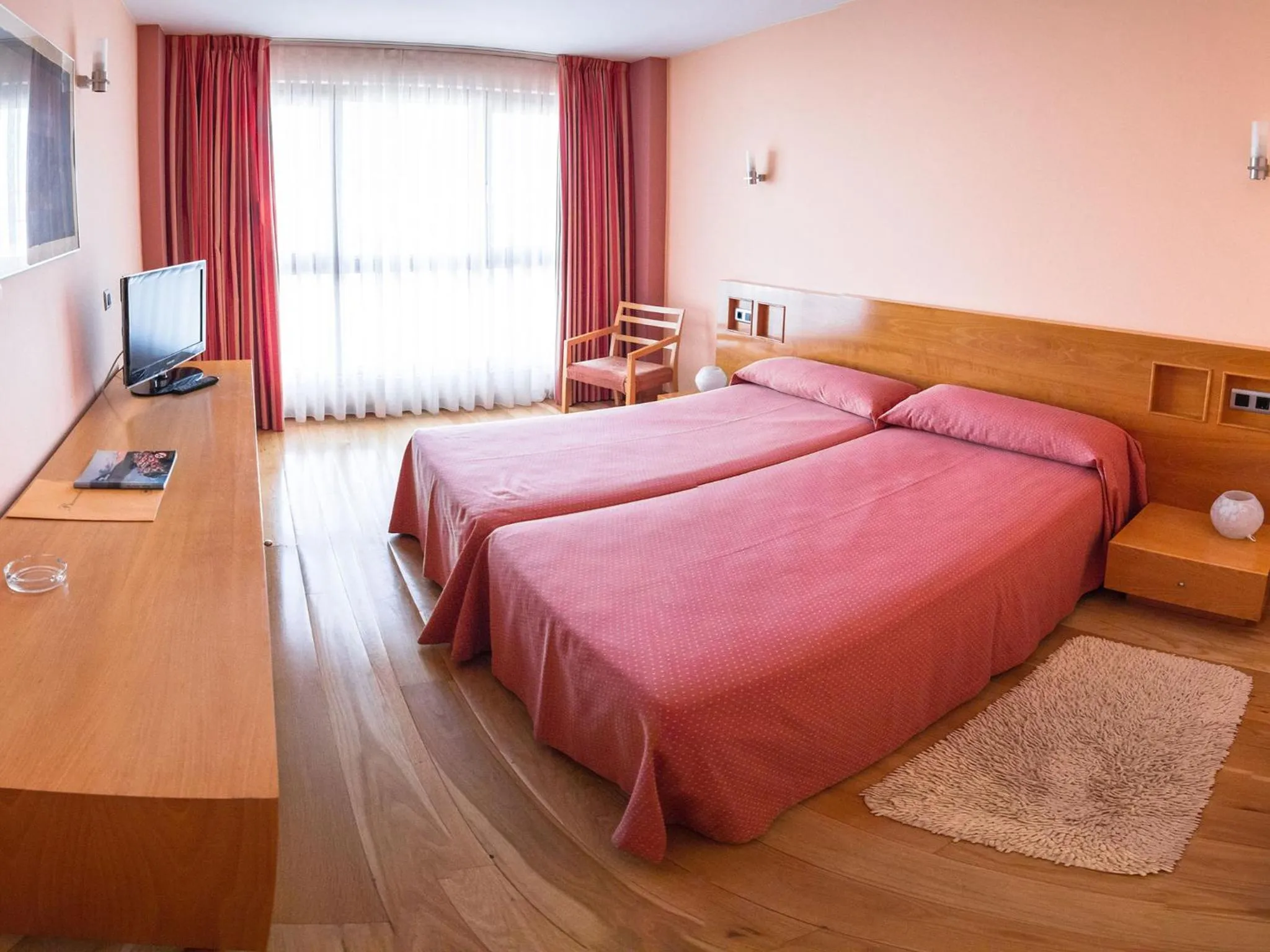 TV and multimedia, Bed in Hotel La Estación de Luanco