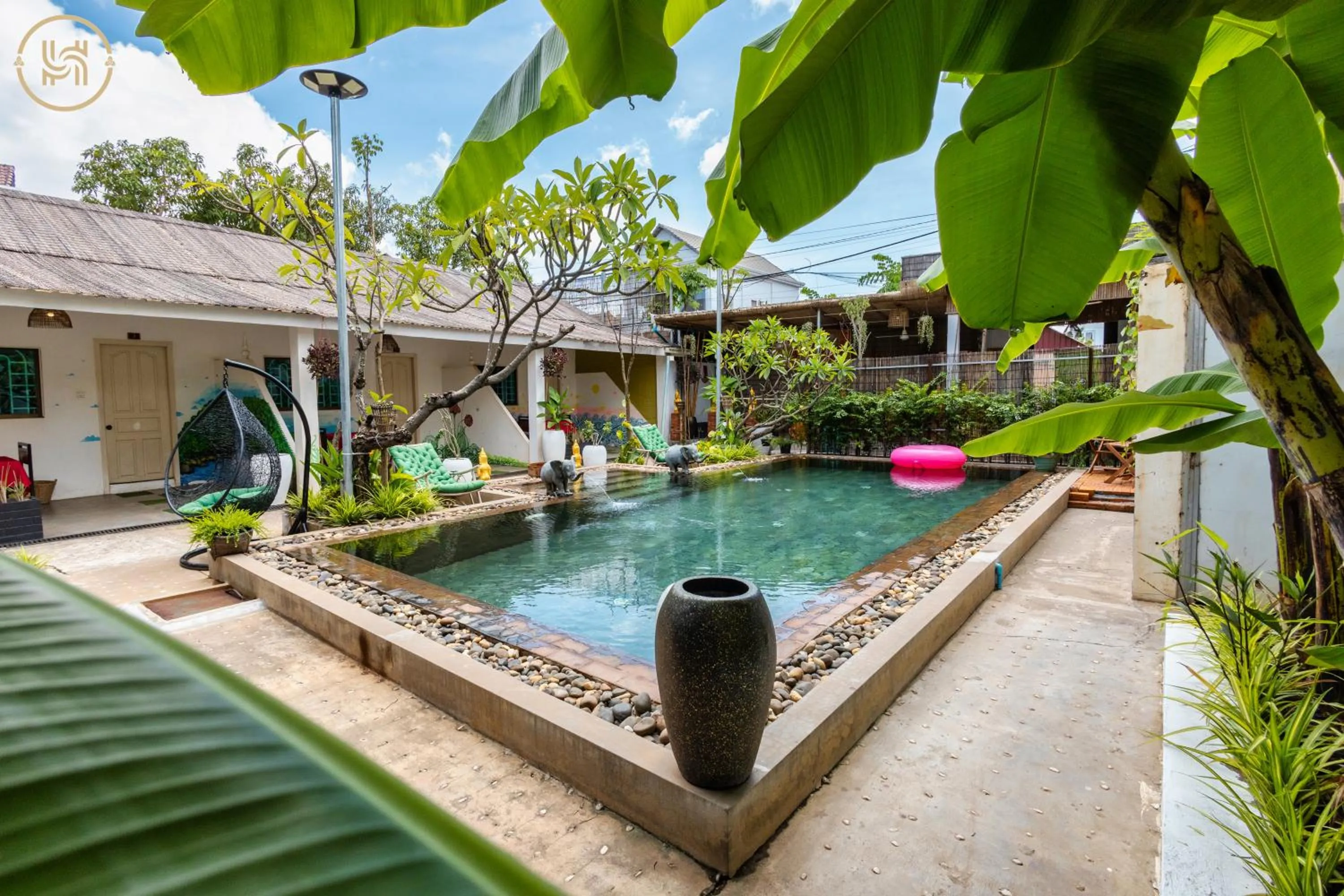 Property building in Green BOUTiQUE