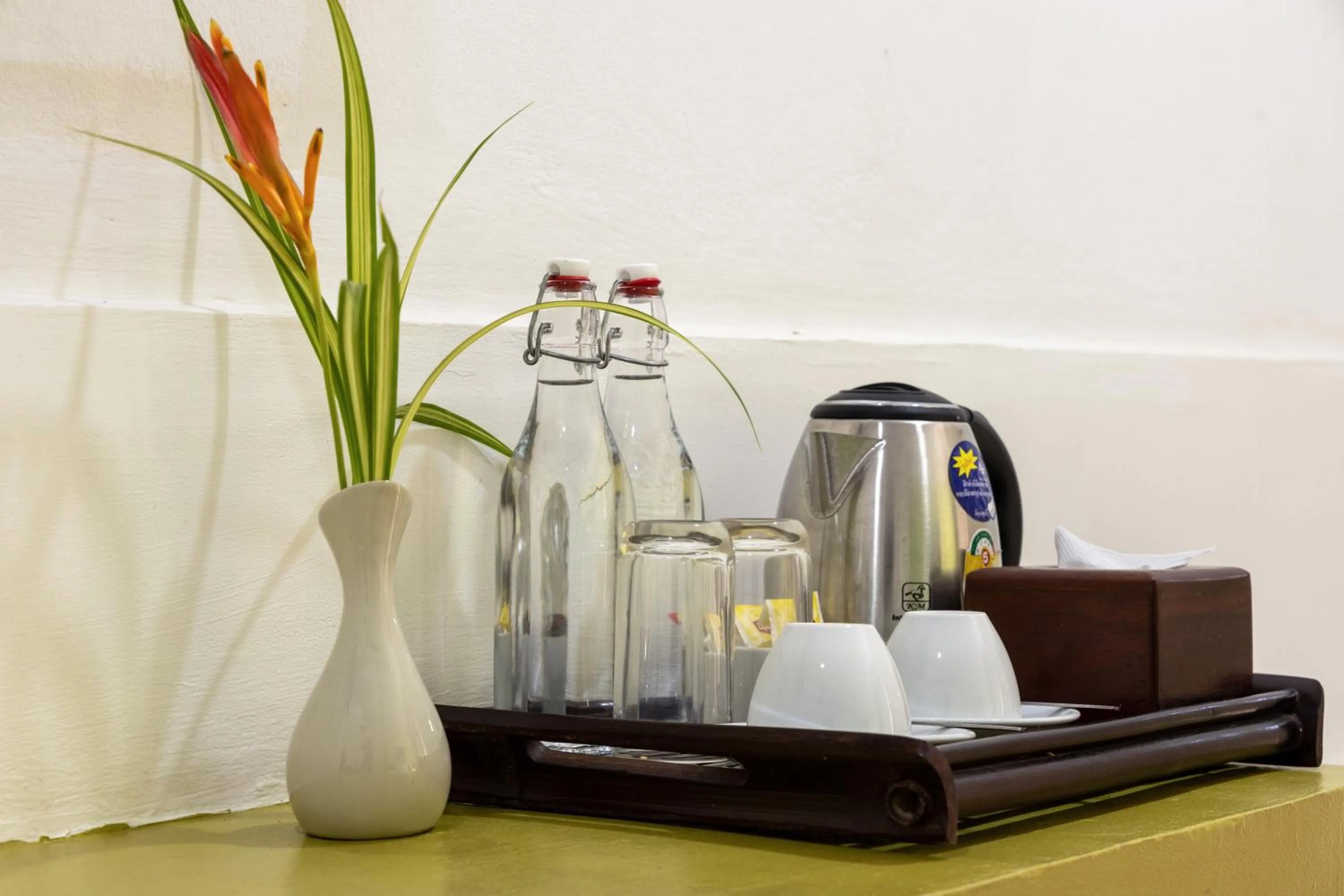 Coffee/tea facilities in Green BOUTiQUE