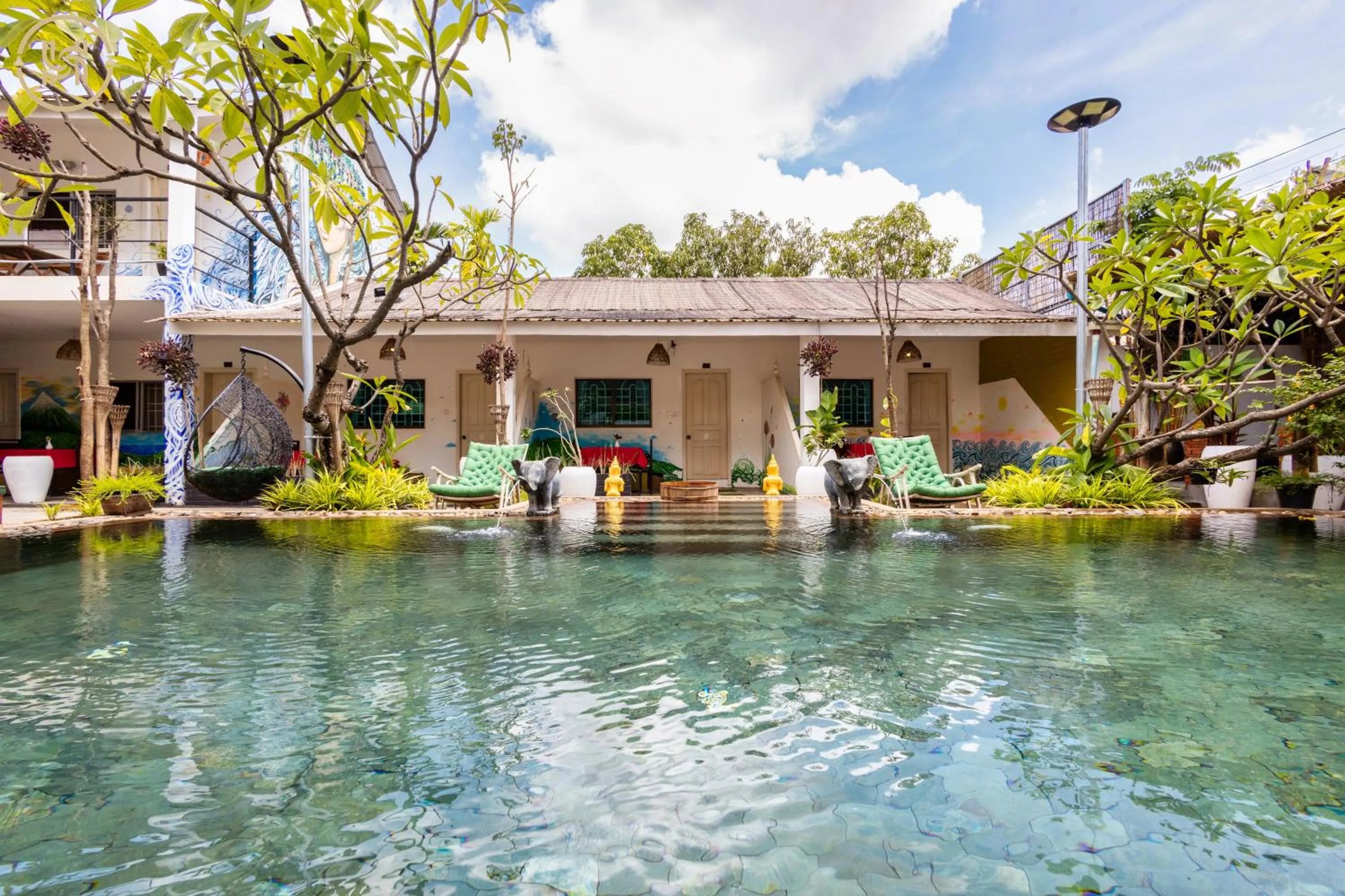 Property building in Green BOUTiQUE