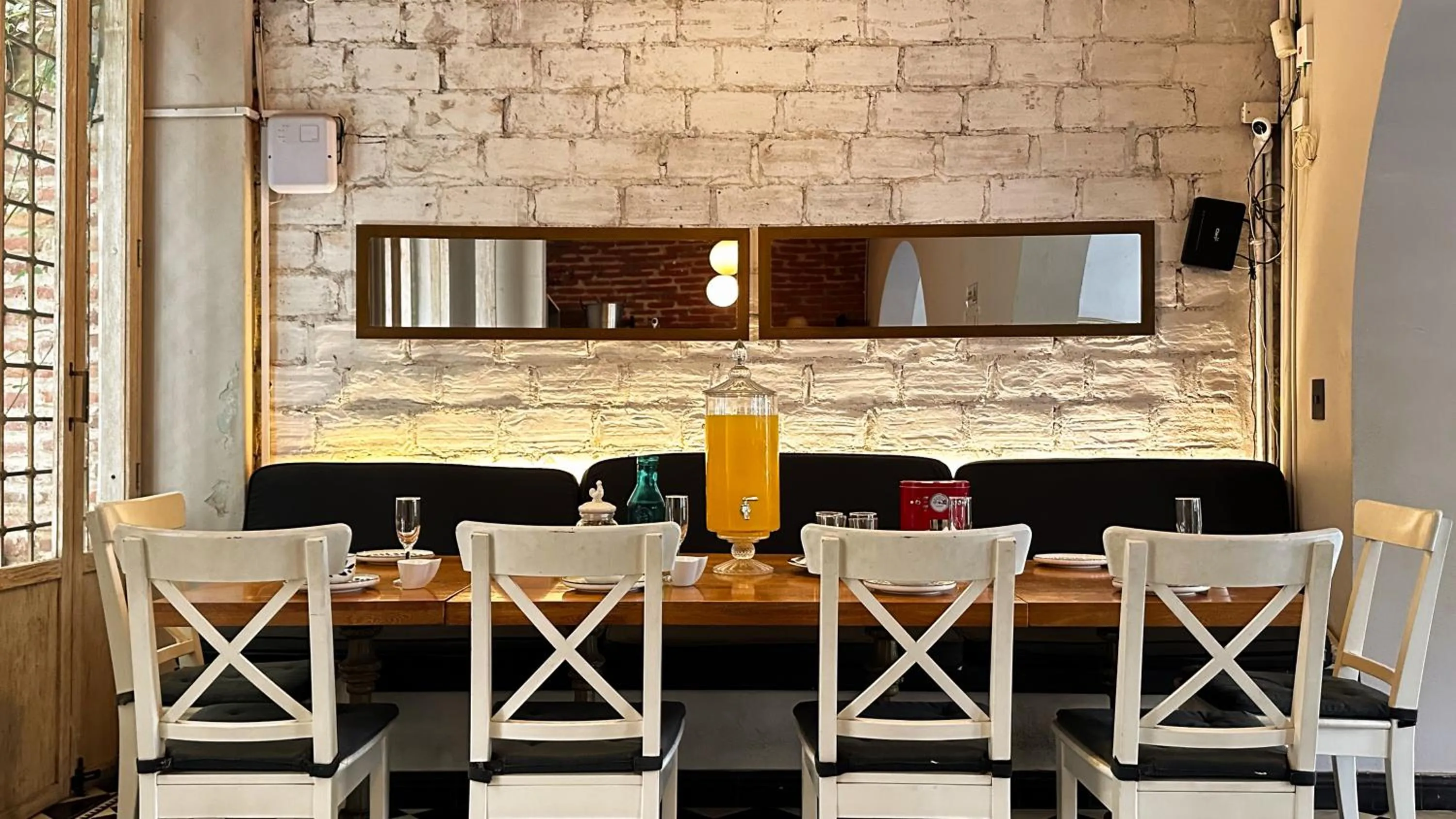 Dining area in Casa Charlotte - Alma Hotels