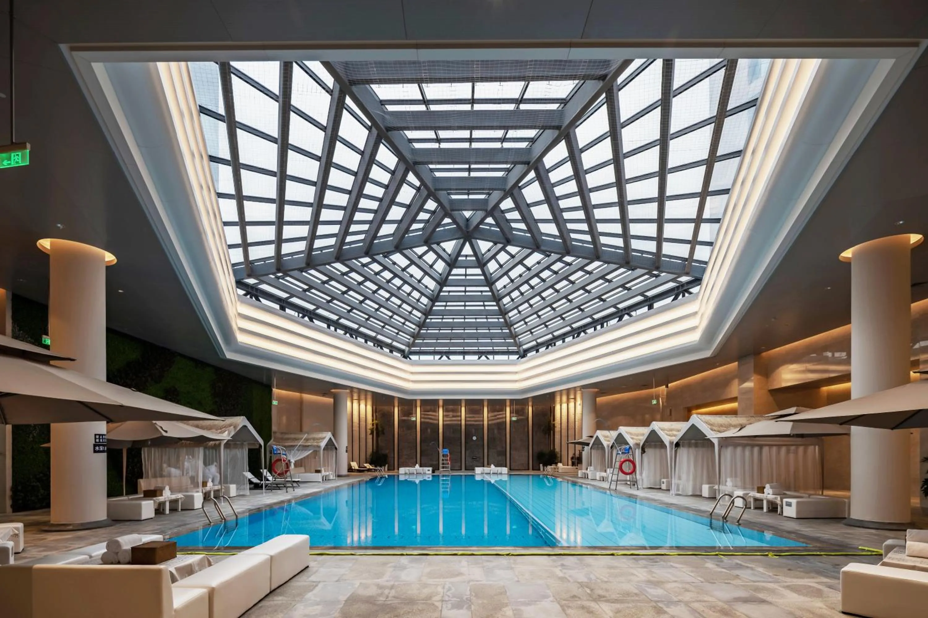 Swimming pool in Hangzhou Junsun Luxury Hotel