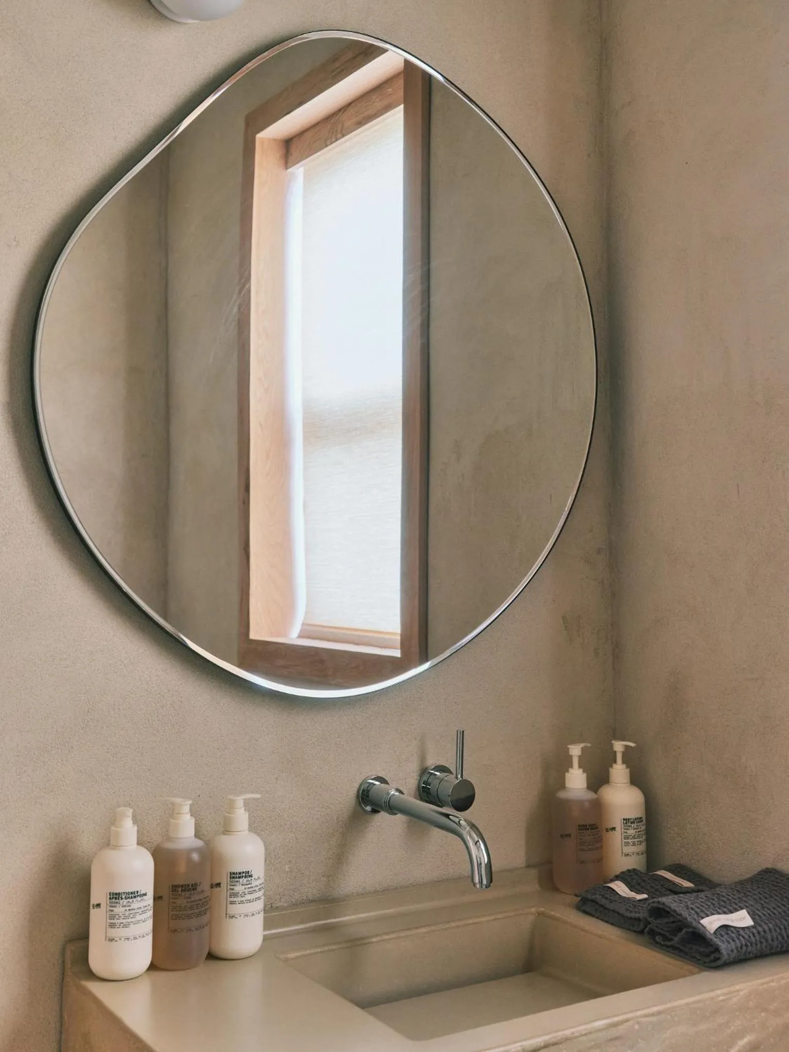 Bathroom in guesthouse by good neighbor