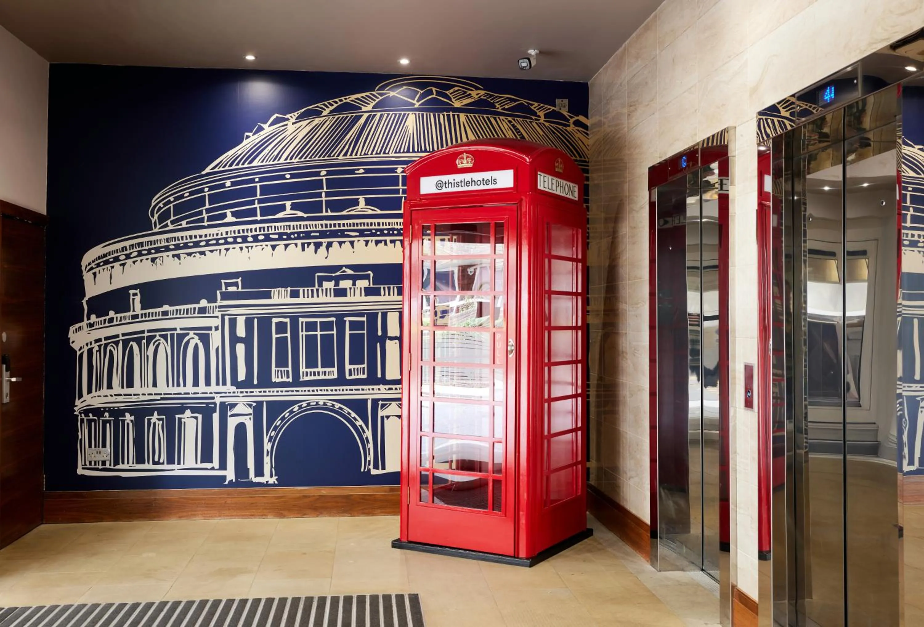 Facade/entrance in Thistle London Hyde Park Kensington Gardens