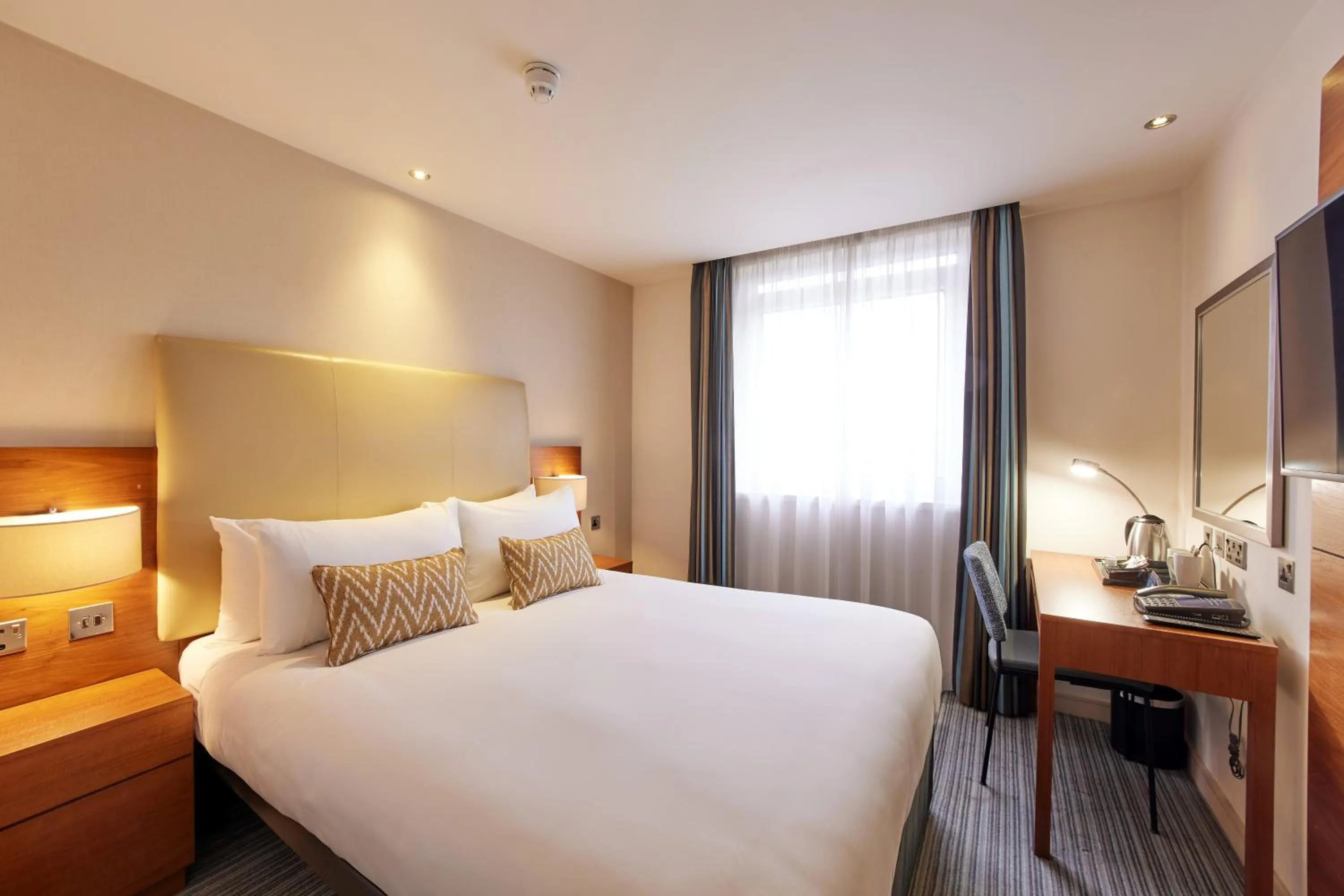 Bed in Thistle London Hyde Park Kensington Gardens