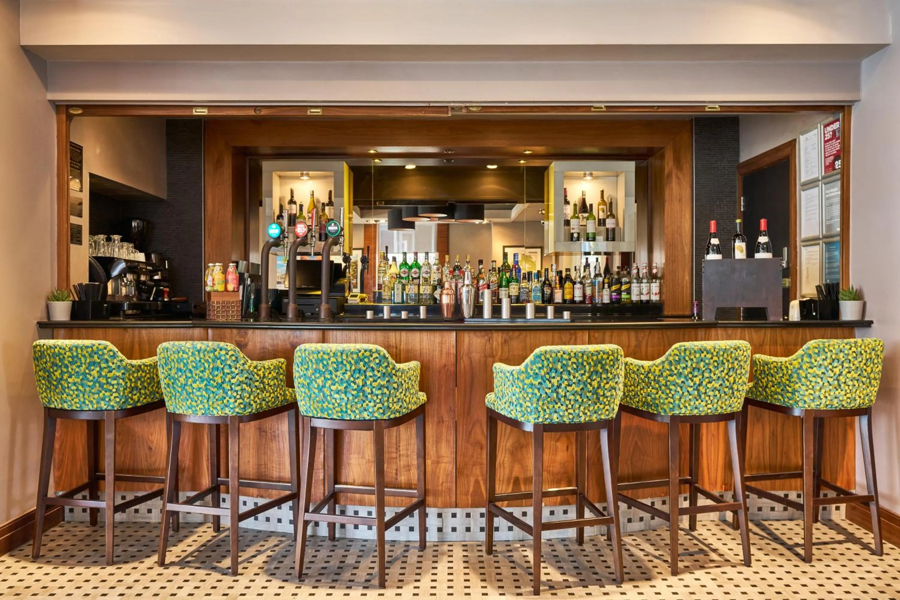 Restaurant/places to eat in Thistle London Hyde Park Kensington Gardens