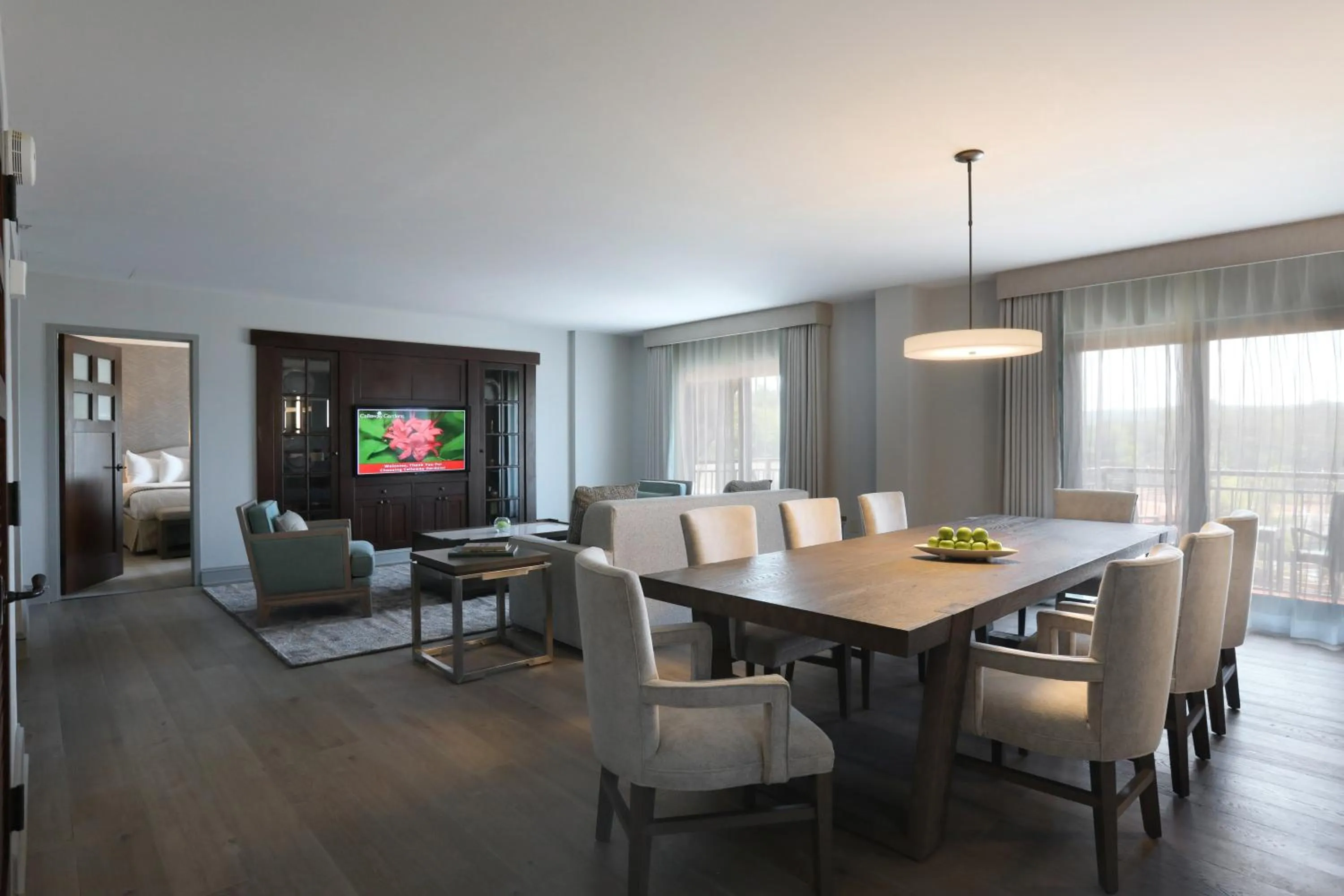 TV and multimedia in Callaway Resort & Gardens