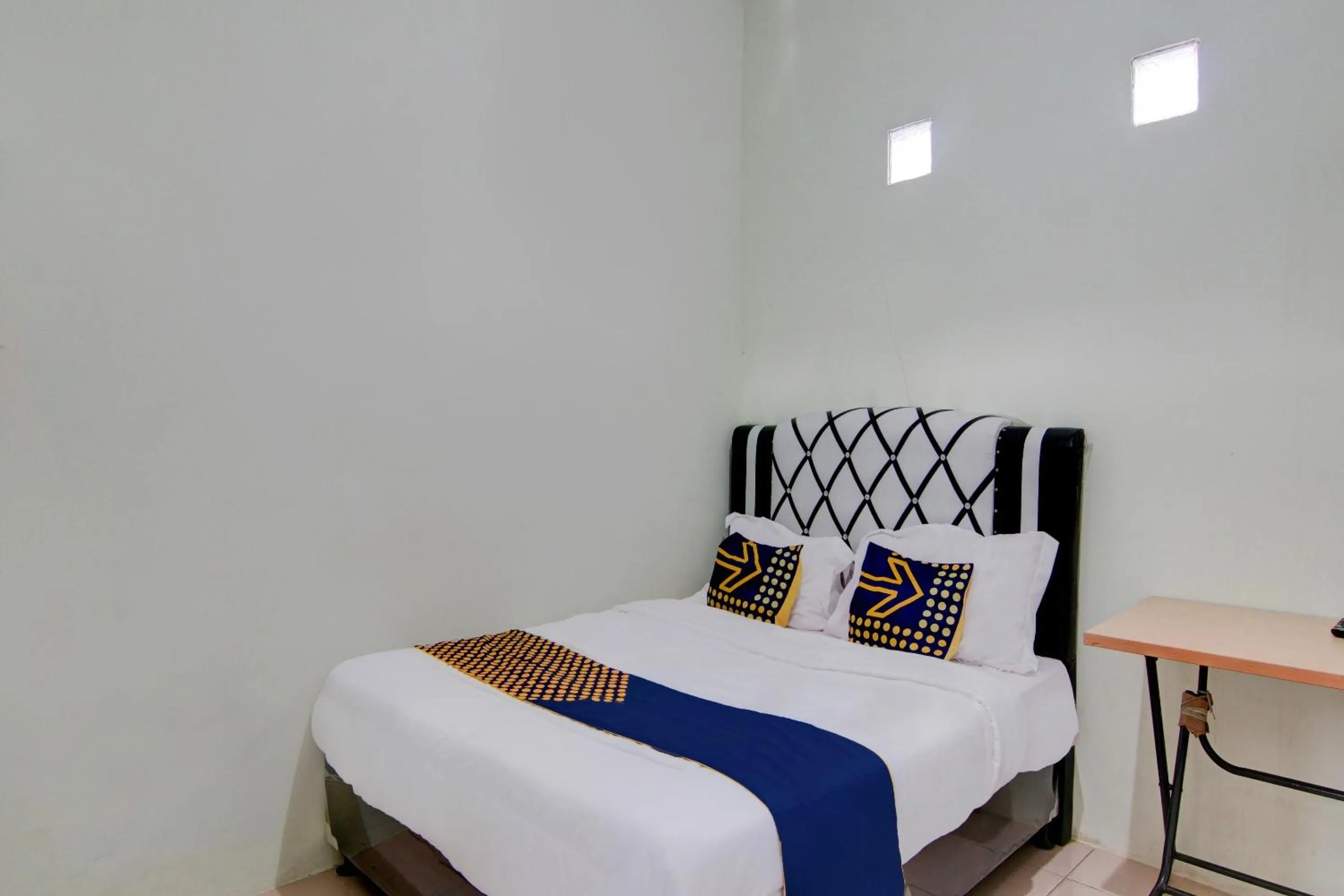 Bedroom, Bed in Hotel O Awi Stay Syariah Near SIMPANG KAWASAN INDUSTRI WILMAR PELINTUNG