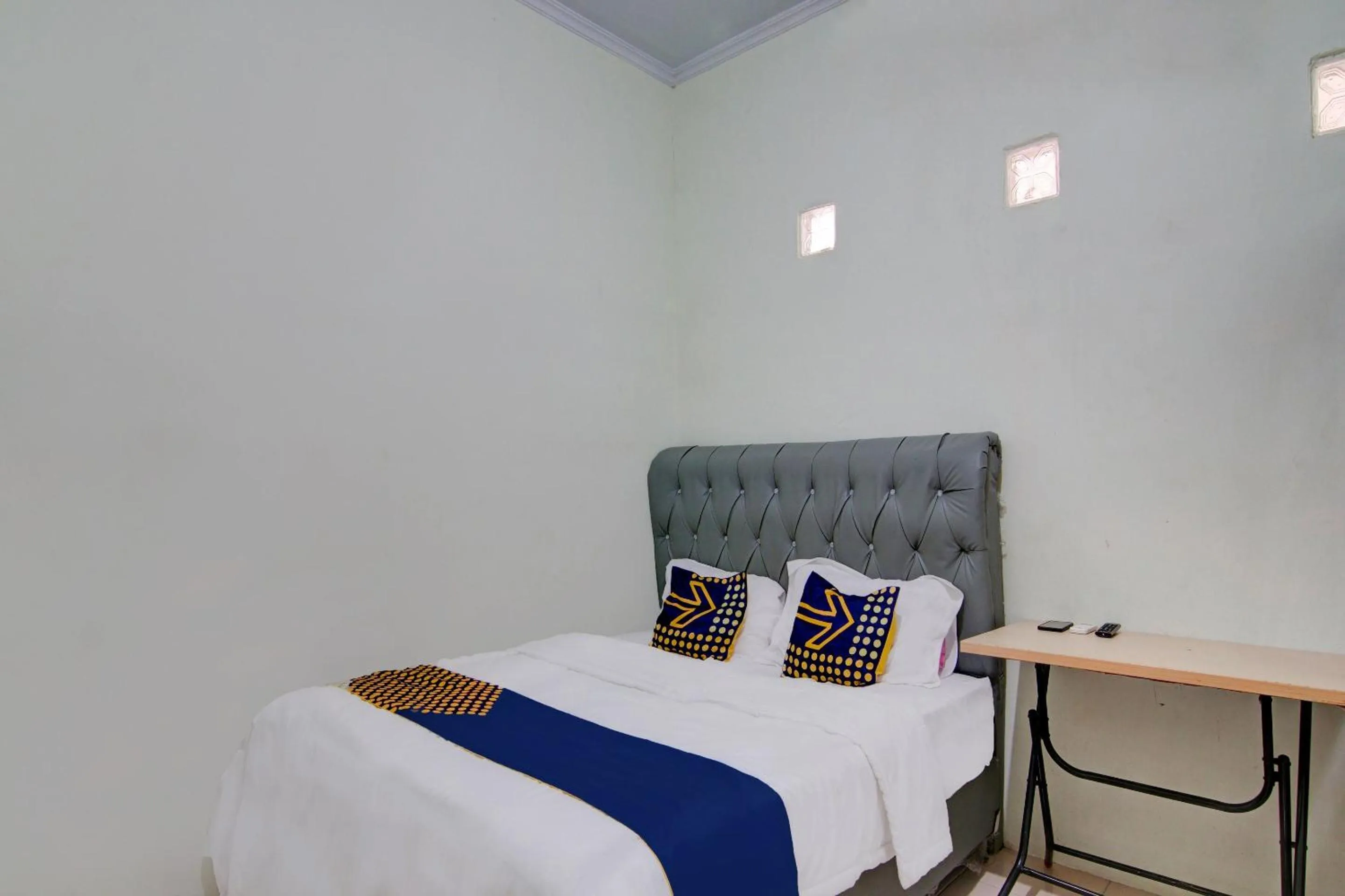 Bedroom, Bed in Hotel O Awi Stay Syariah Near SIMPANG KAWASAN INDUSTRI WILMAR PELINTUNG
