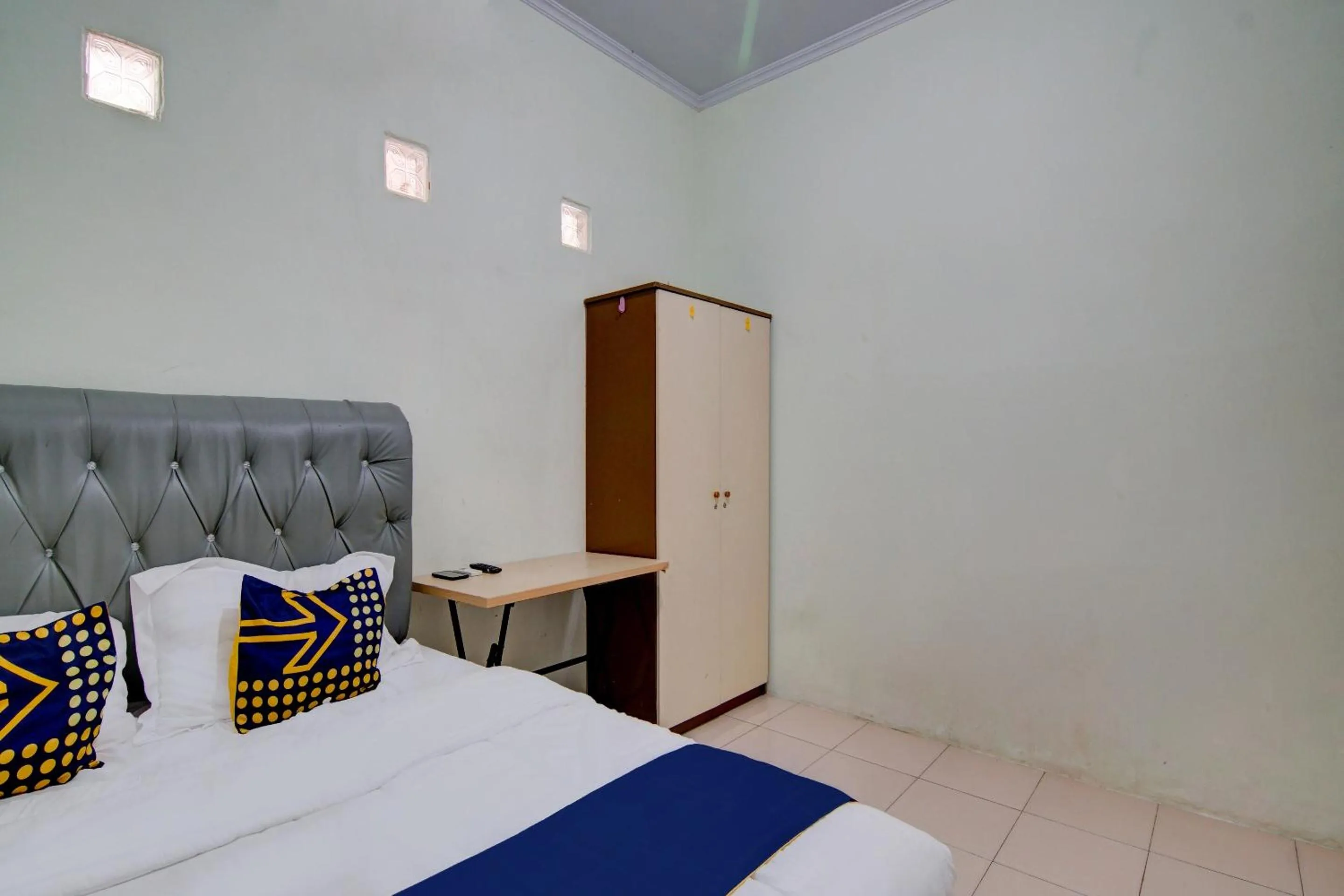 Bedroom, Bed in Hotel O Awi Stay Syariah Near SIMPANG KAWASAN INDUSTRI WILMAR PELINTUNG