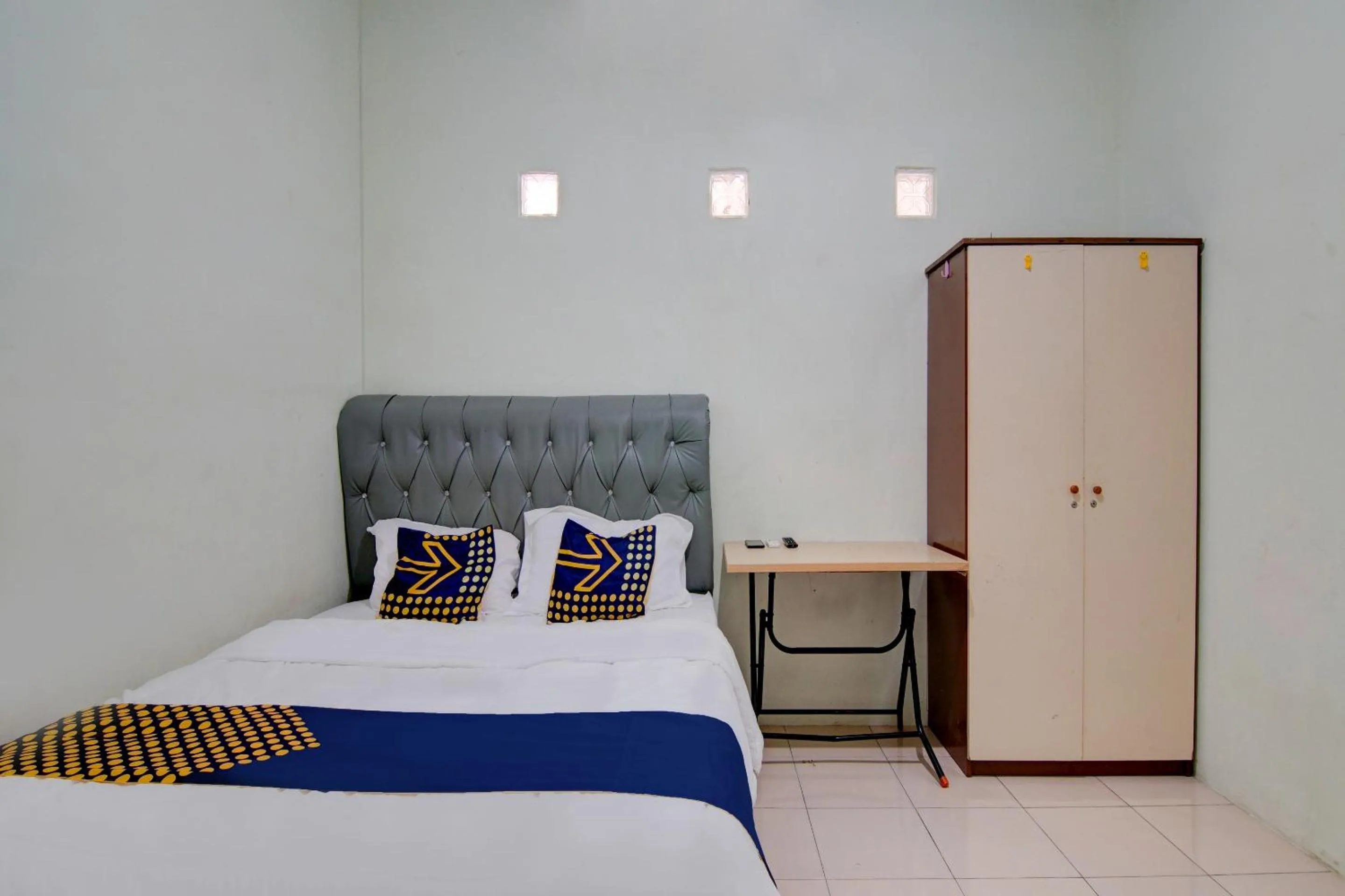 Bedroom, Bed in Hotel O Awi Stay Syariah Near SIMPANG KAWASAN INDUSTRI WILMAR PELINTUNG