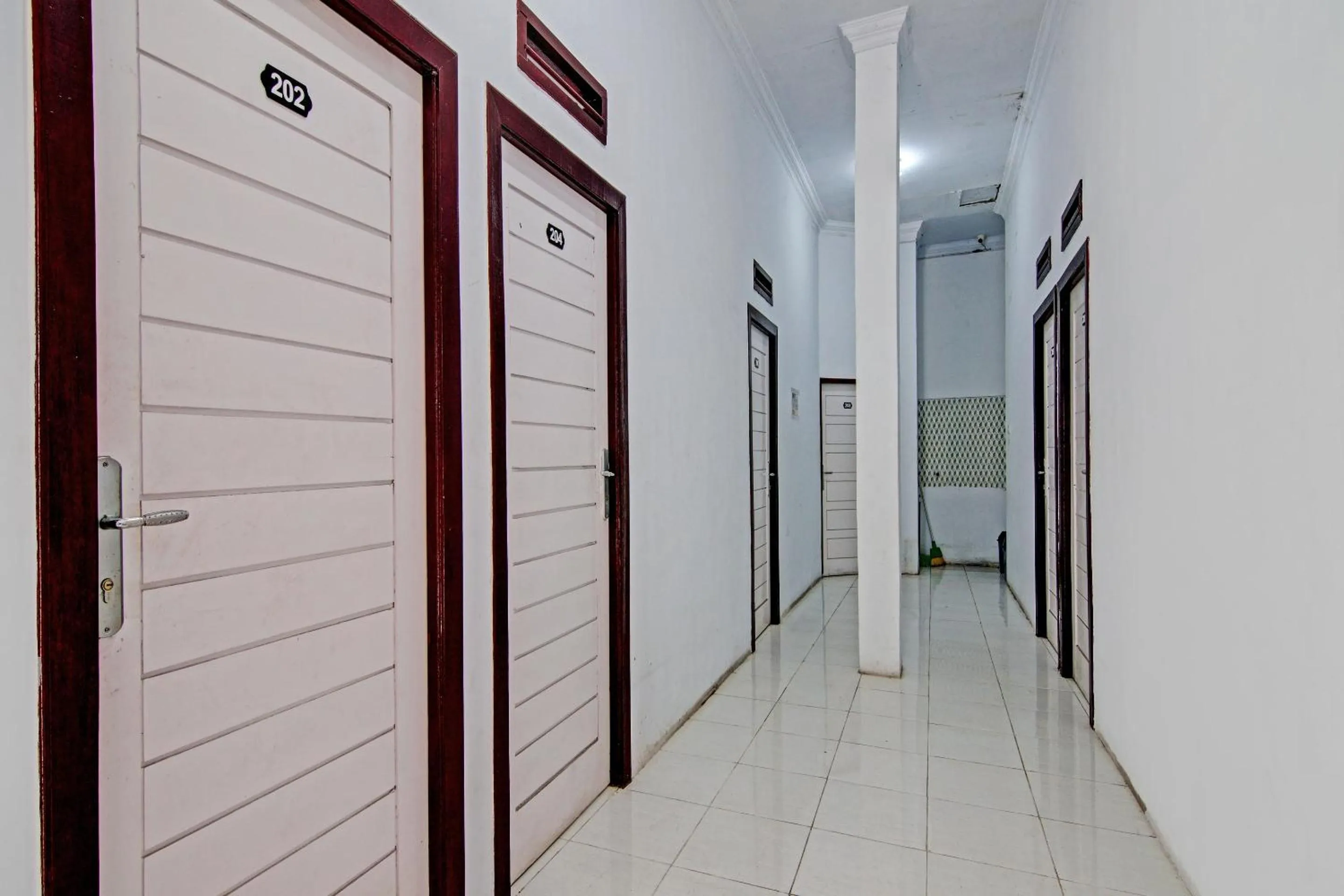 Lobby or reception in Hotel O Lestari Baru Syariah Near SMA Negeri 1 Salo