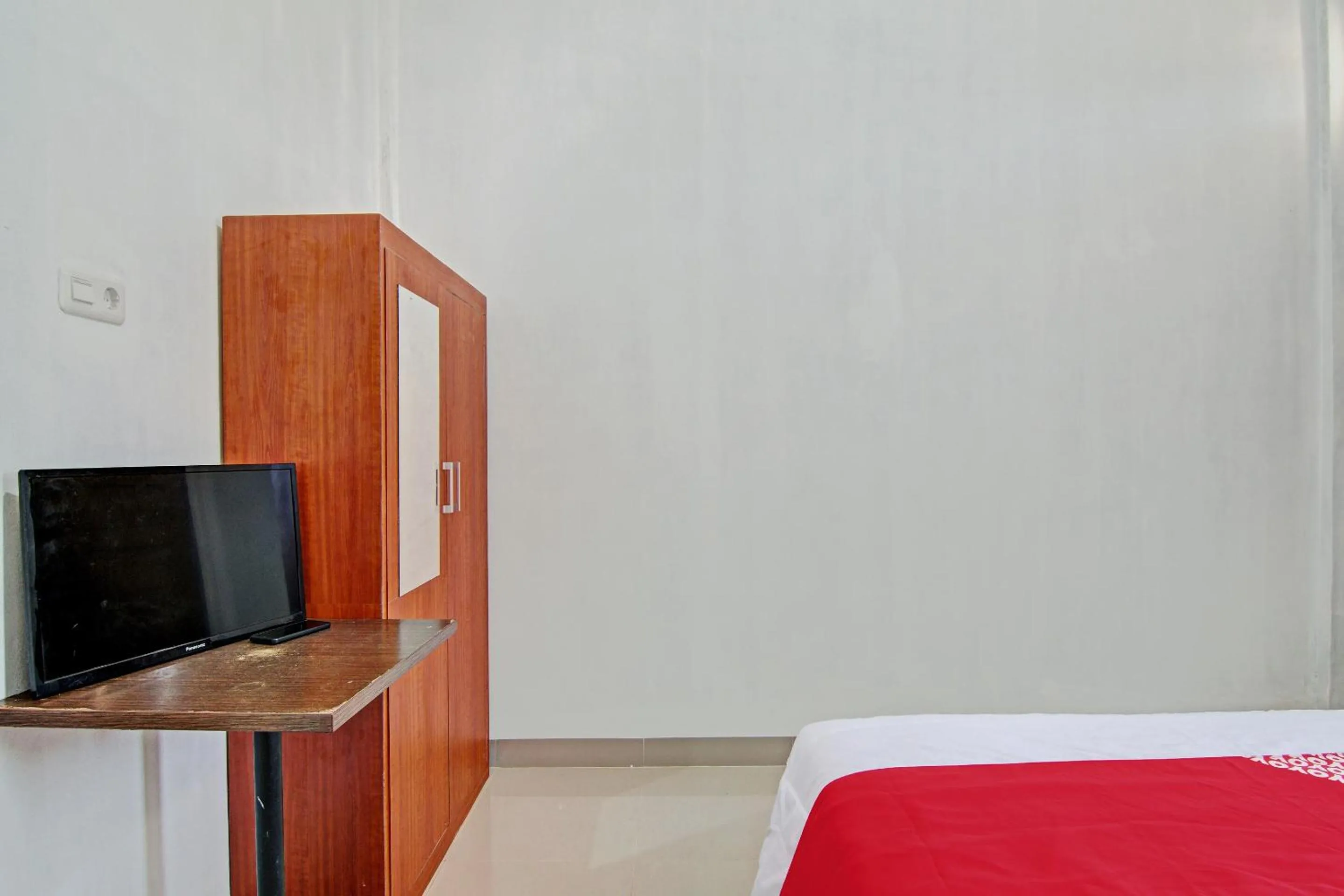 Bedroom, Bed in Hotel O Lestari Baru Syariah Near SMA Negeri 1 Salo