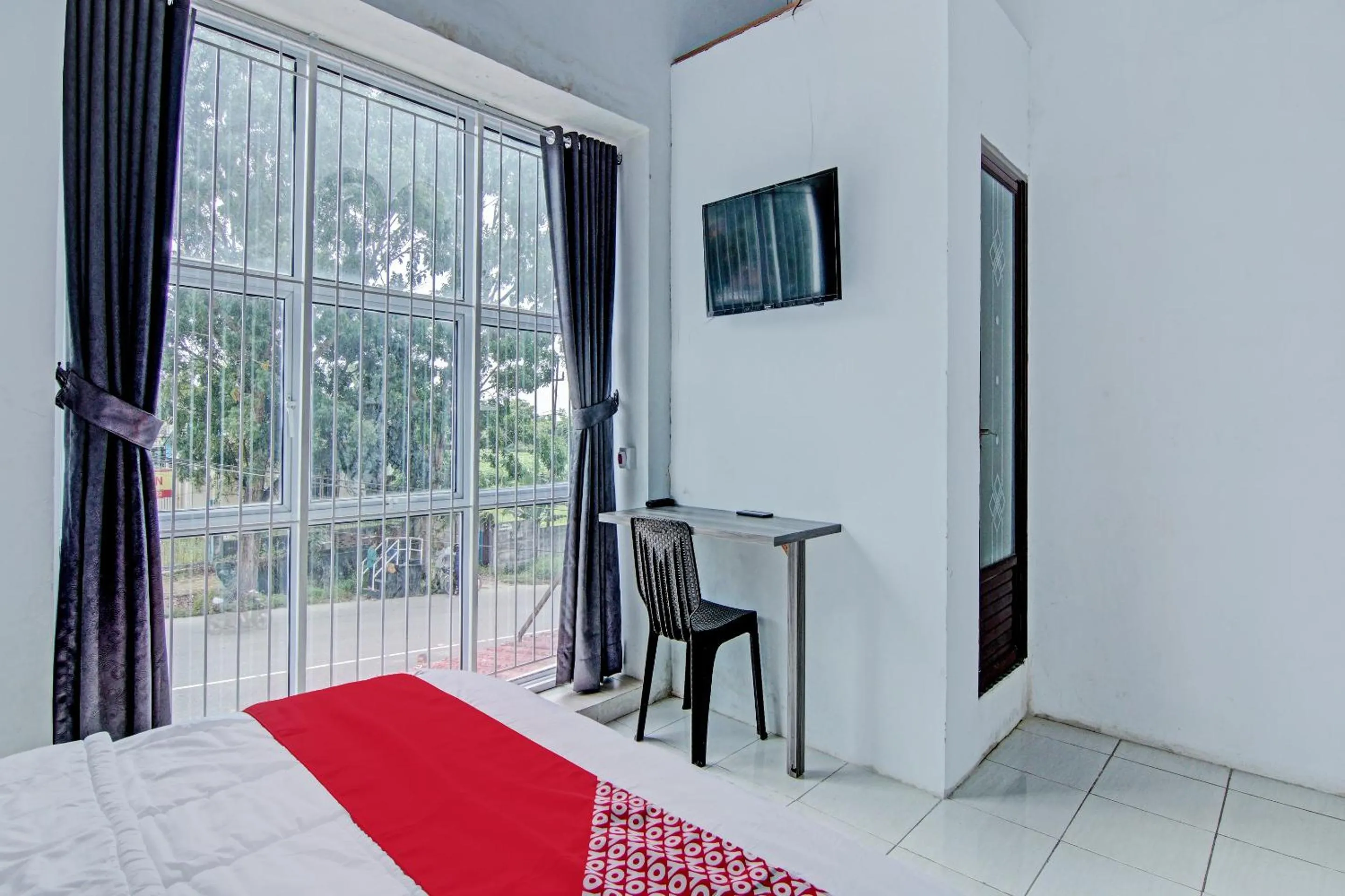 Bedroom, Bed in Hotel O Lestari Baru Syariah Near SMA Negeri 1 Salo
