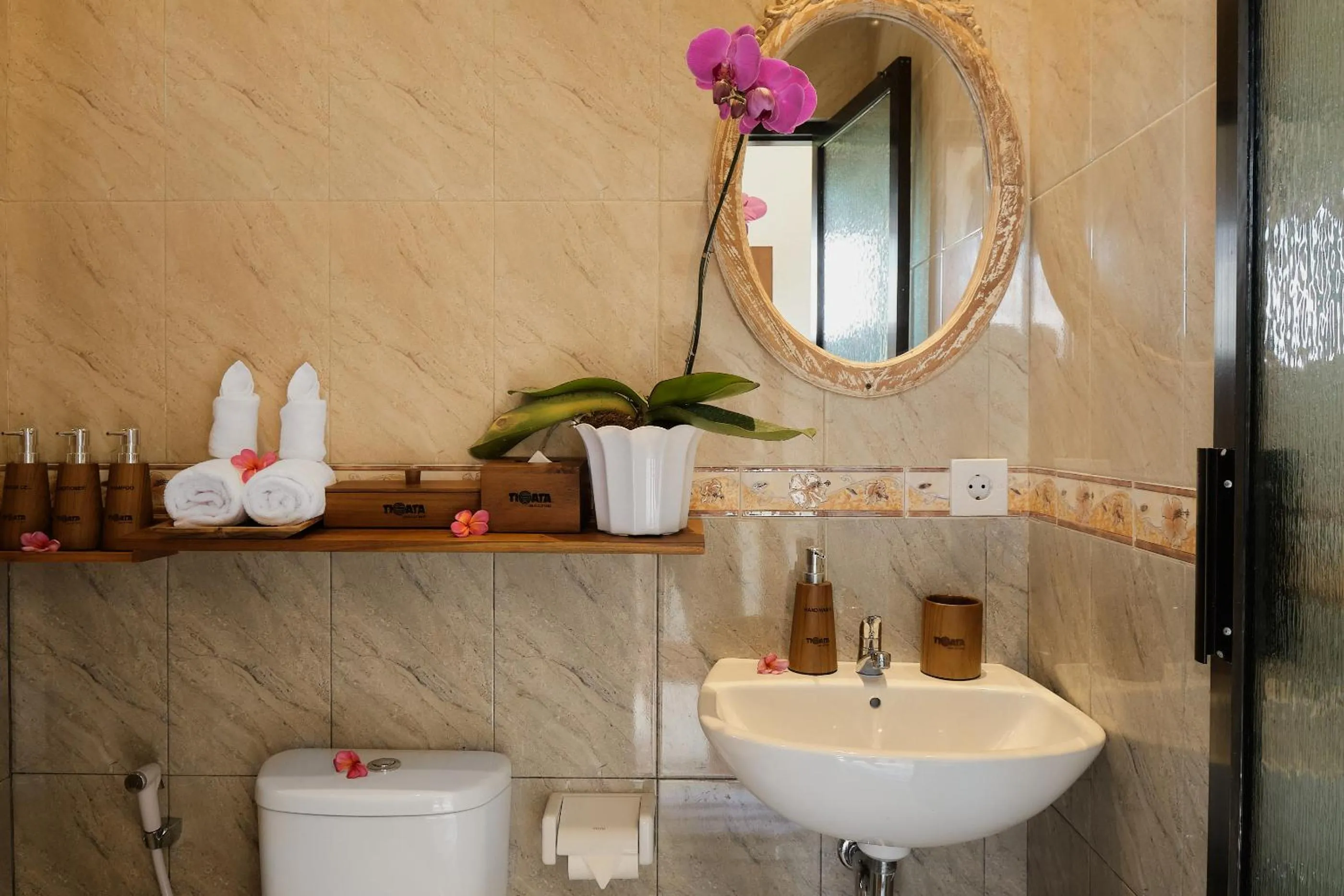 Toilet in Tigata Ubud Cottage