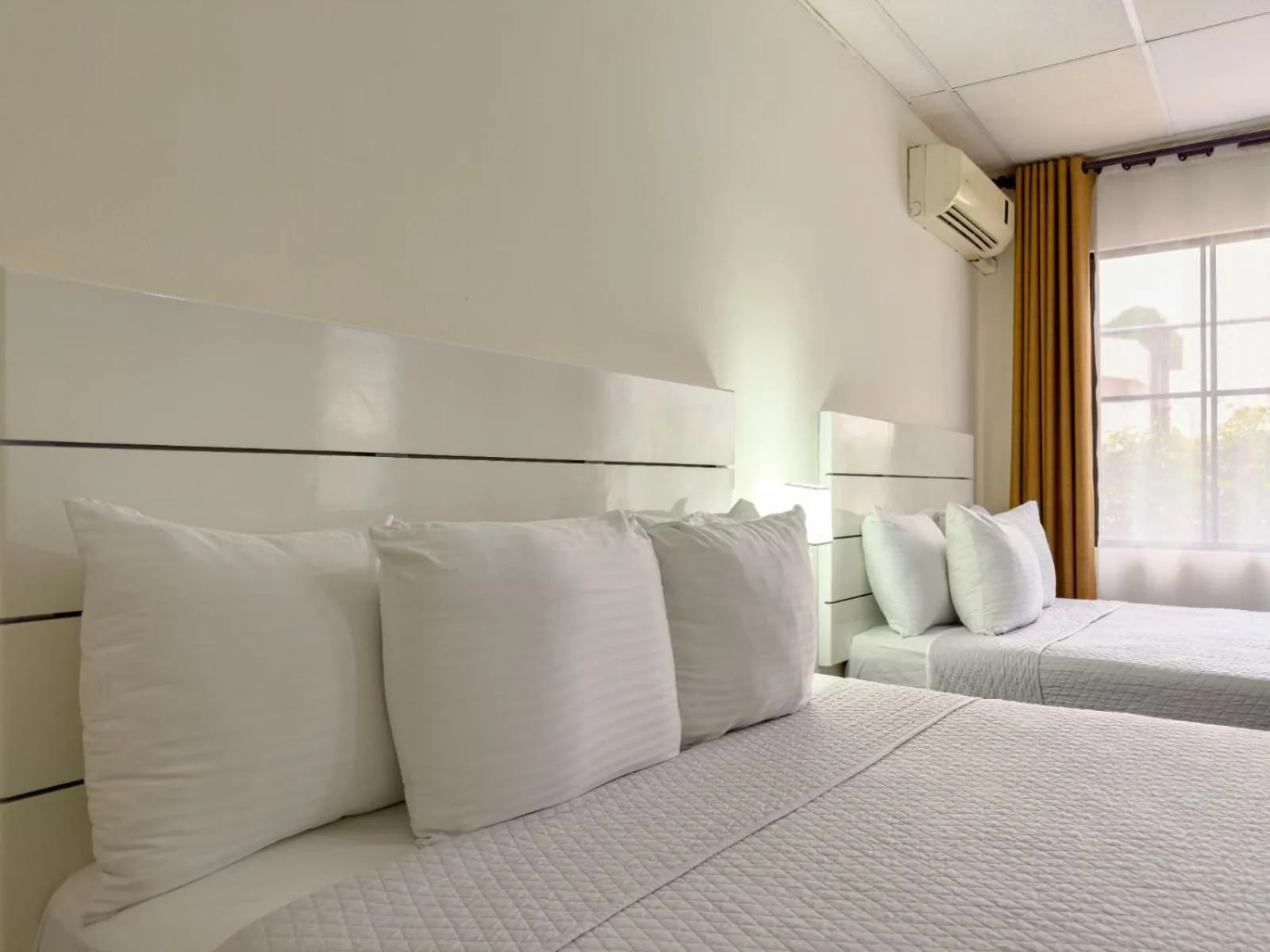 Bed in Cardedeu Suites