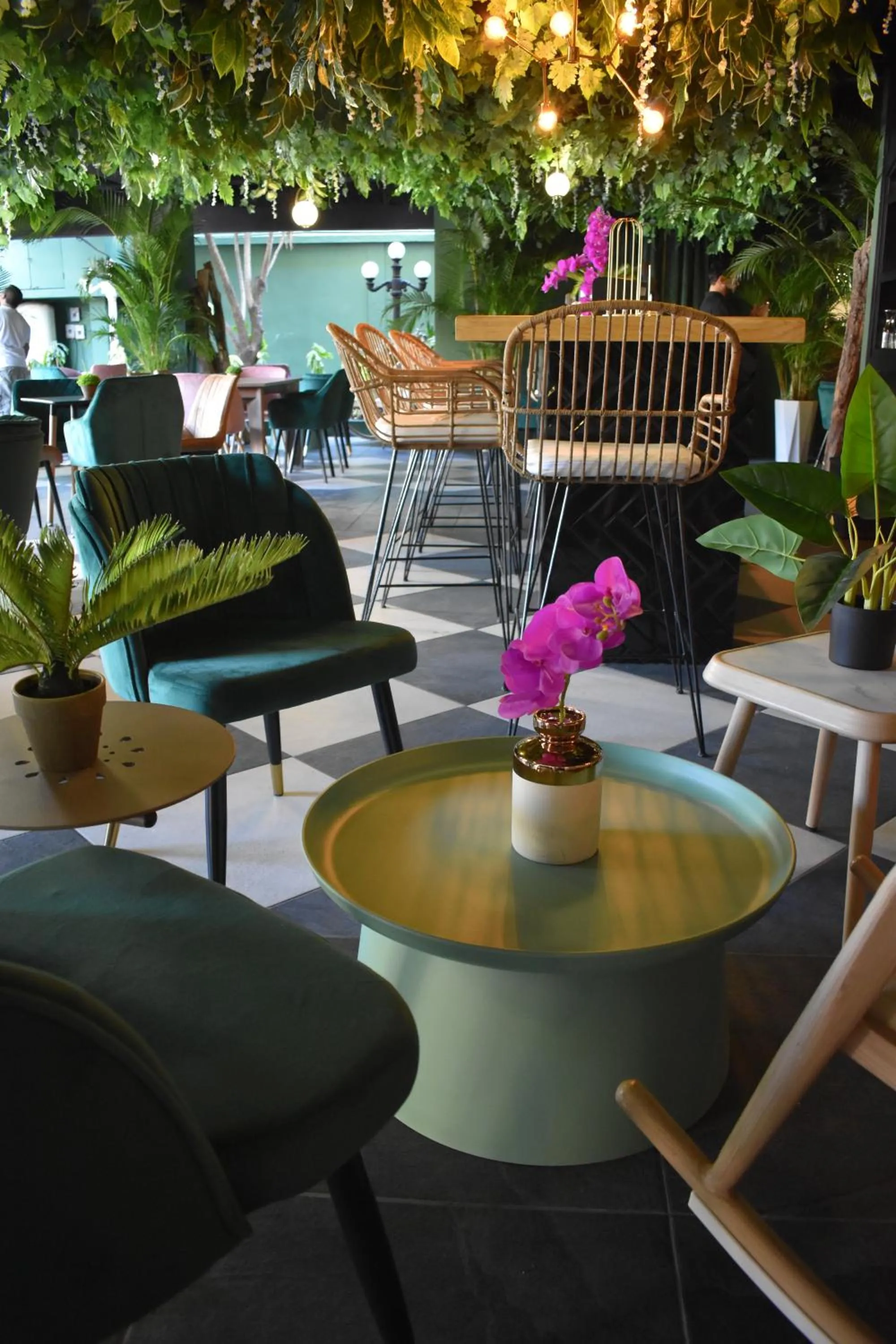 Restaurant/places to eat in Cardedeu Suites