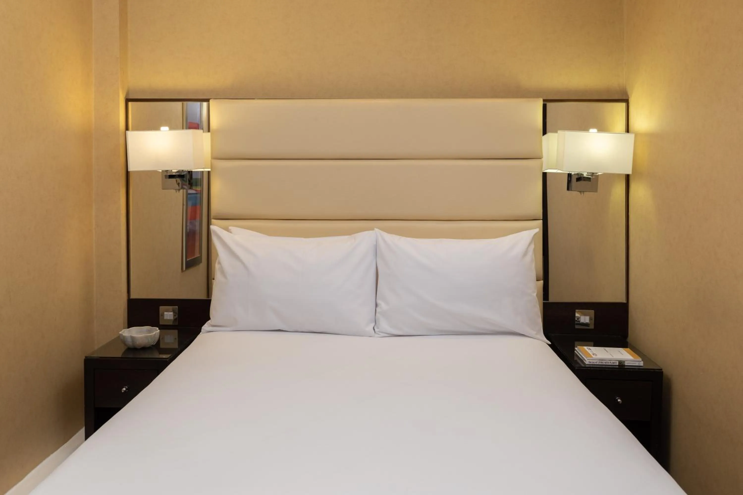 Bed in Park Grand Hyde Park