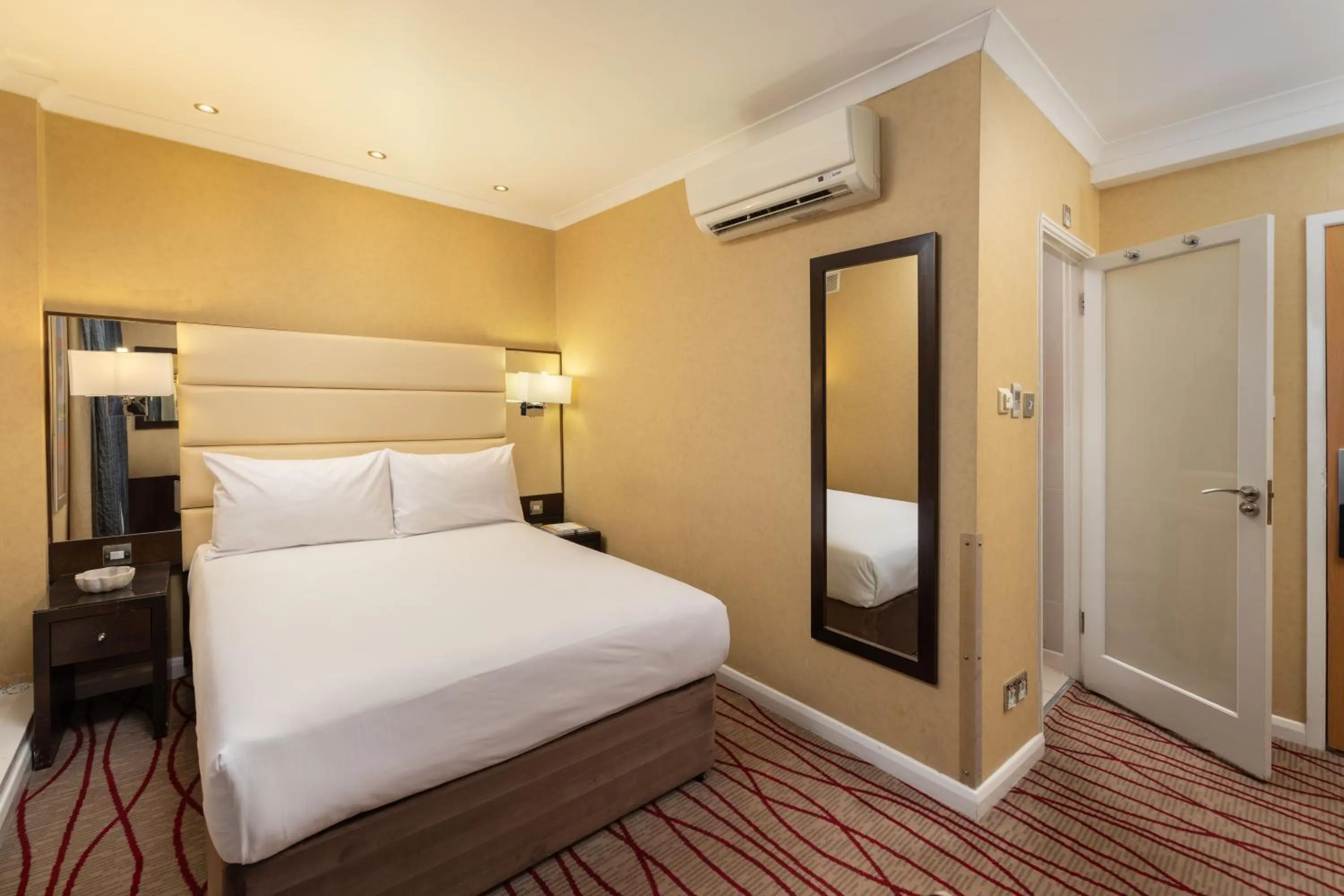 Bed in Park Grand Hyde Park