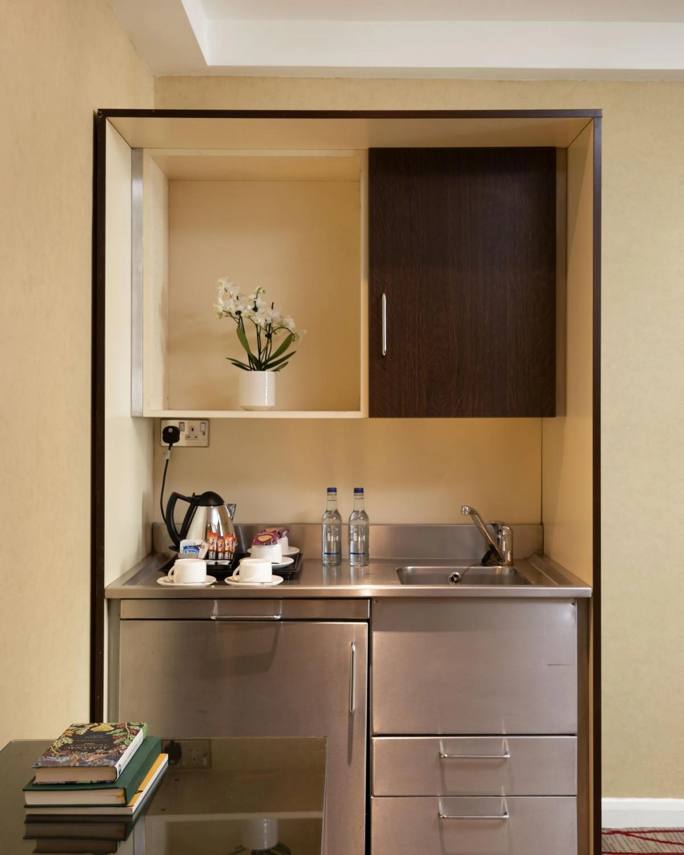 Coffee/tea facilities in Park Grand Hyde Park