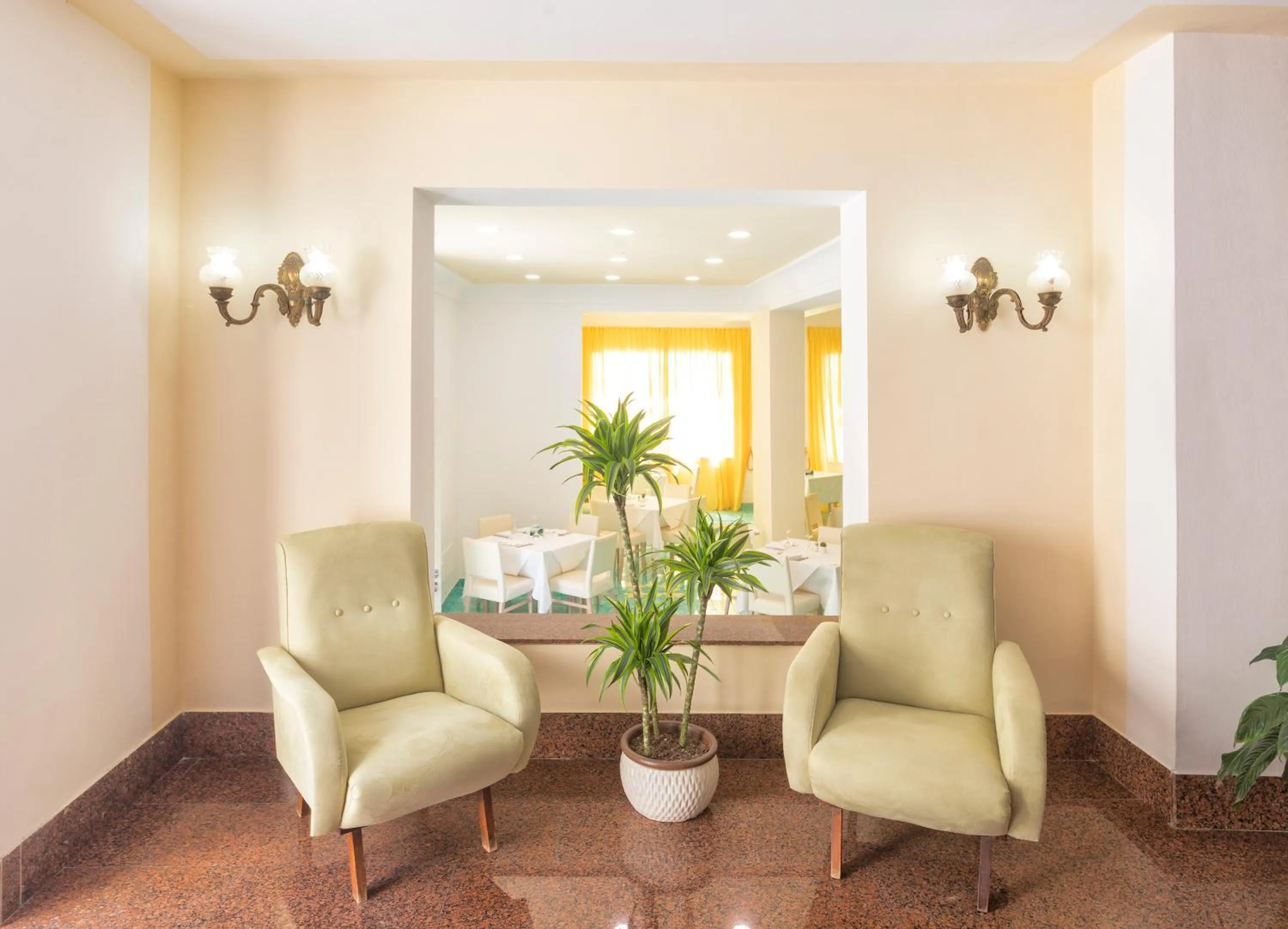 Restaurant/places to eat in Hotel Zaro