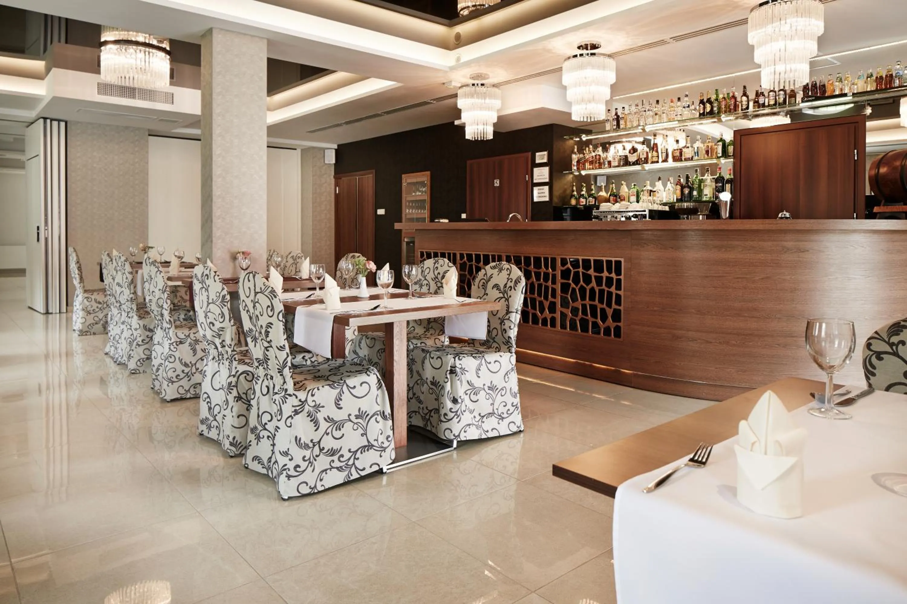 Restaurant/places to eat in Hotel Miodowy Młyn