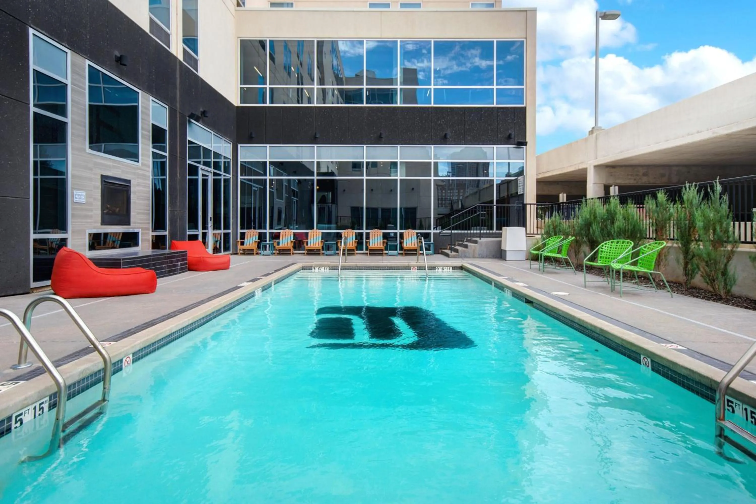 Swimming pool in Aloft Oklahoma City Downtown – Bricktown