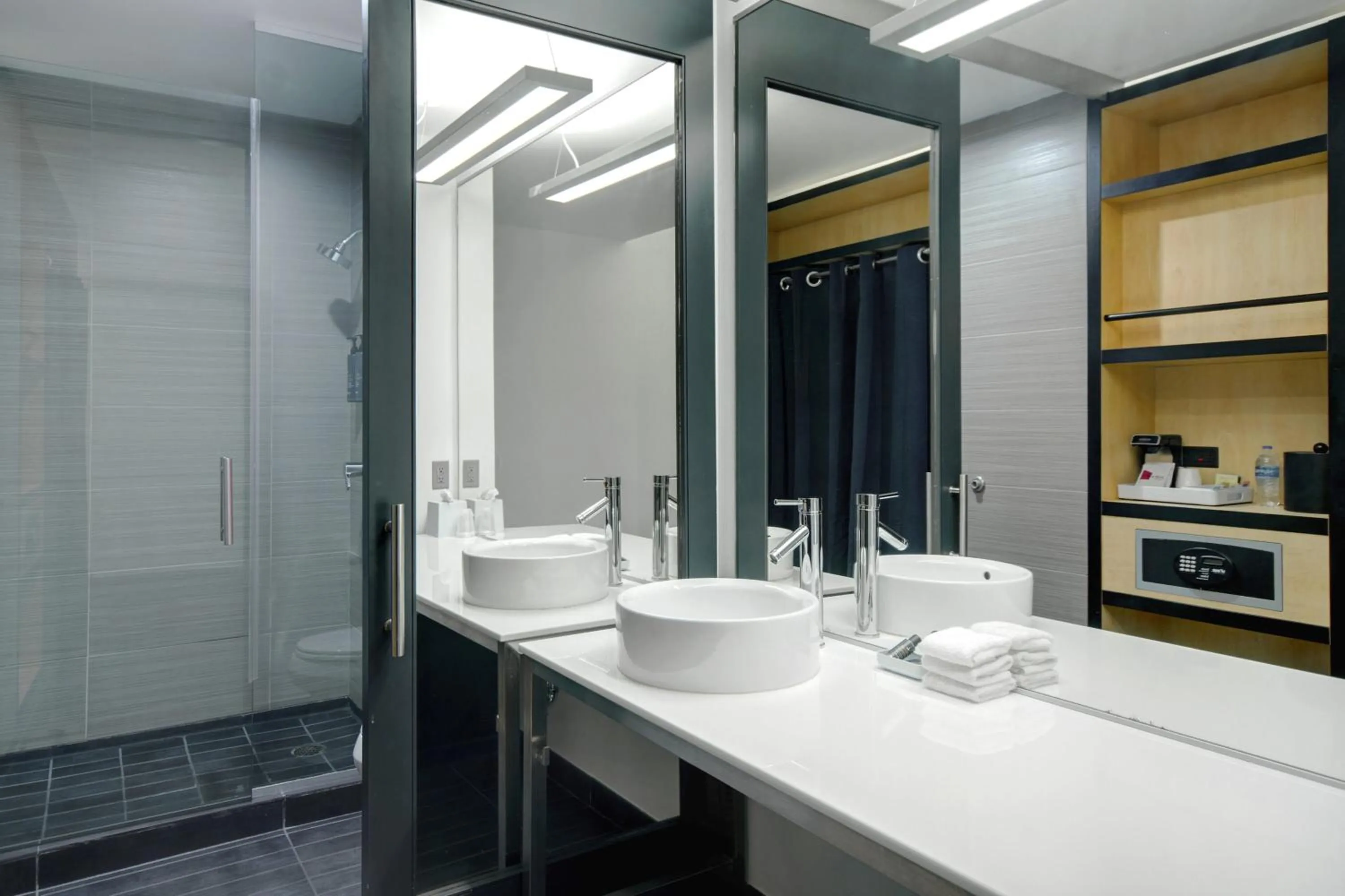 Bathroom in Aloft Oklahoma City Downtown – Bricktown