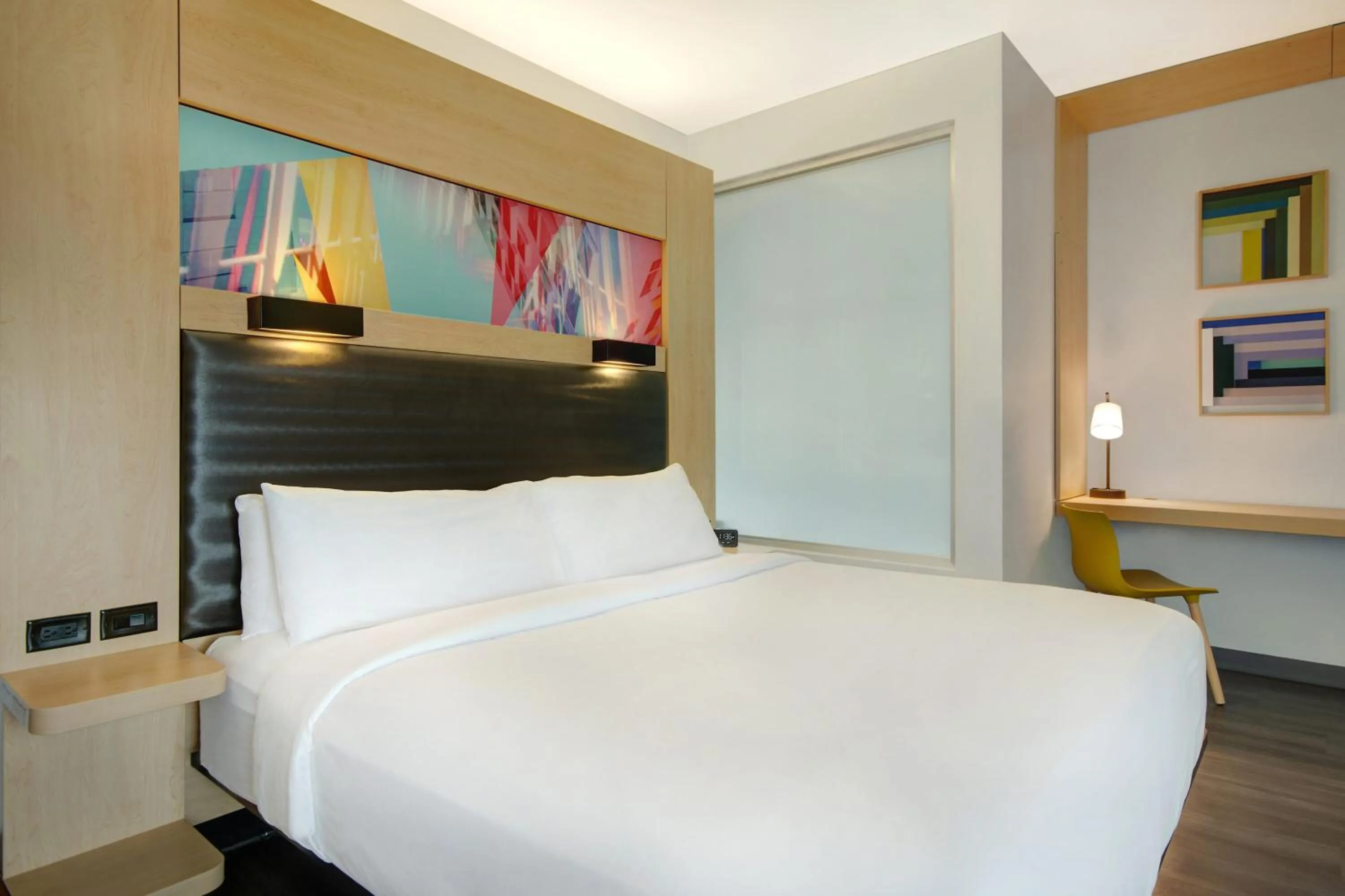 Bed in Aloft Oklahoma City Downtown – Bricktown