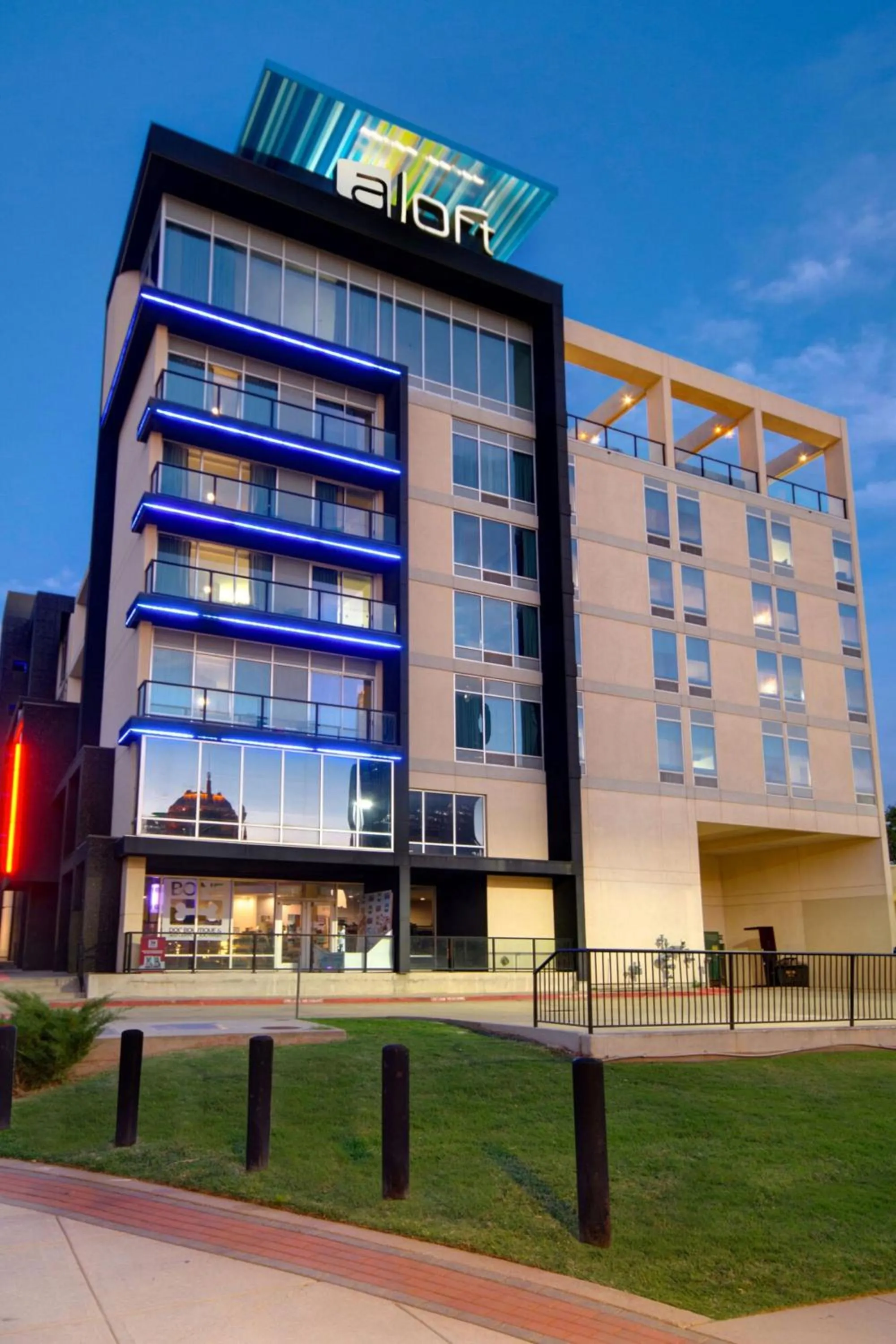 Property building in Aloft Oklahoma City Downtown – Bricktown