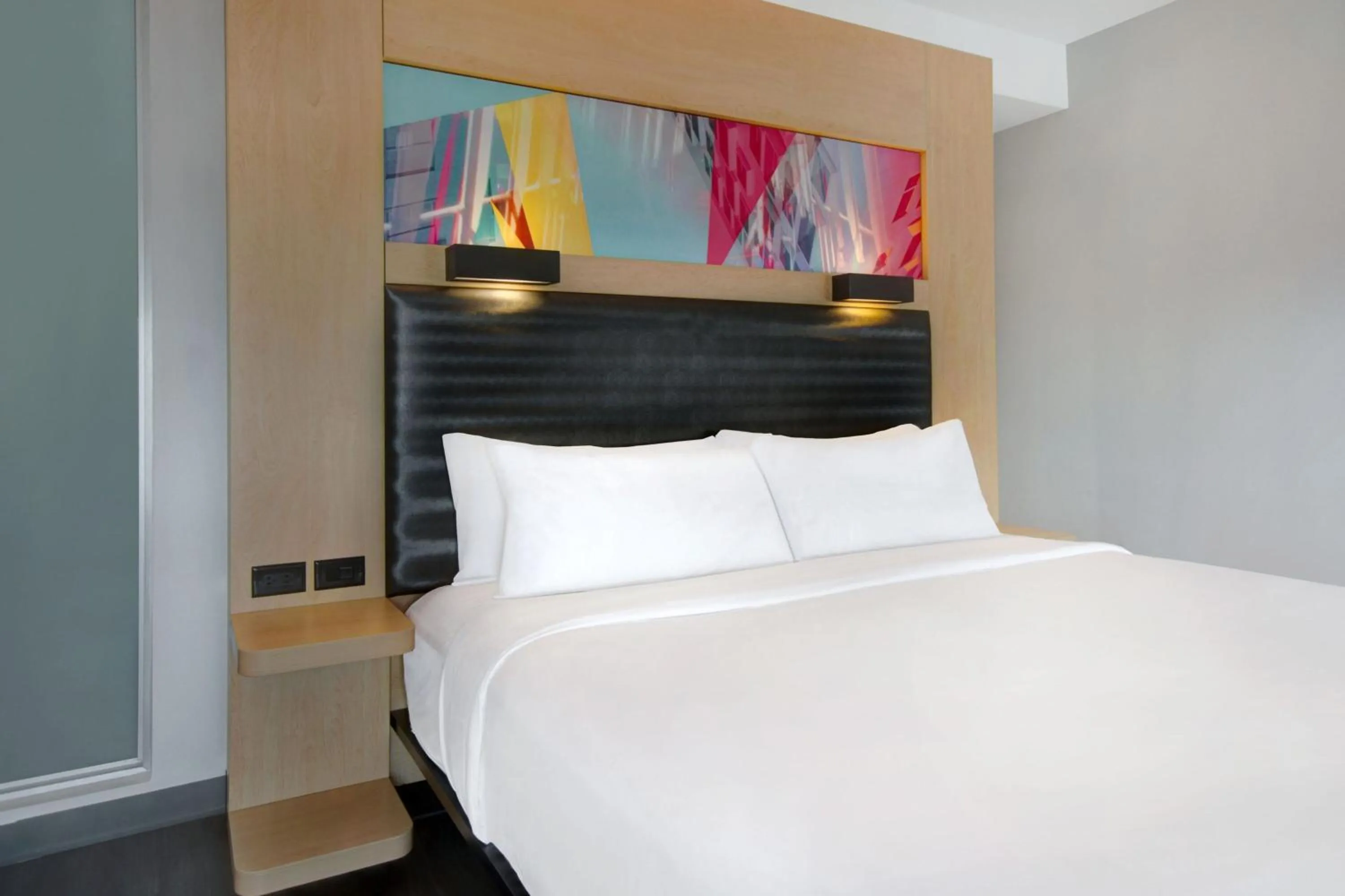 Photo of the whole room, Bed in Aloft Oklahoma City Downtown – Bricktown