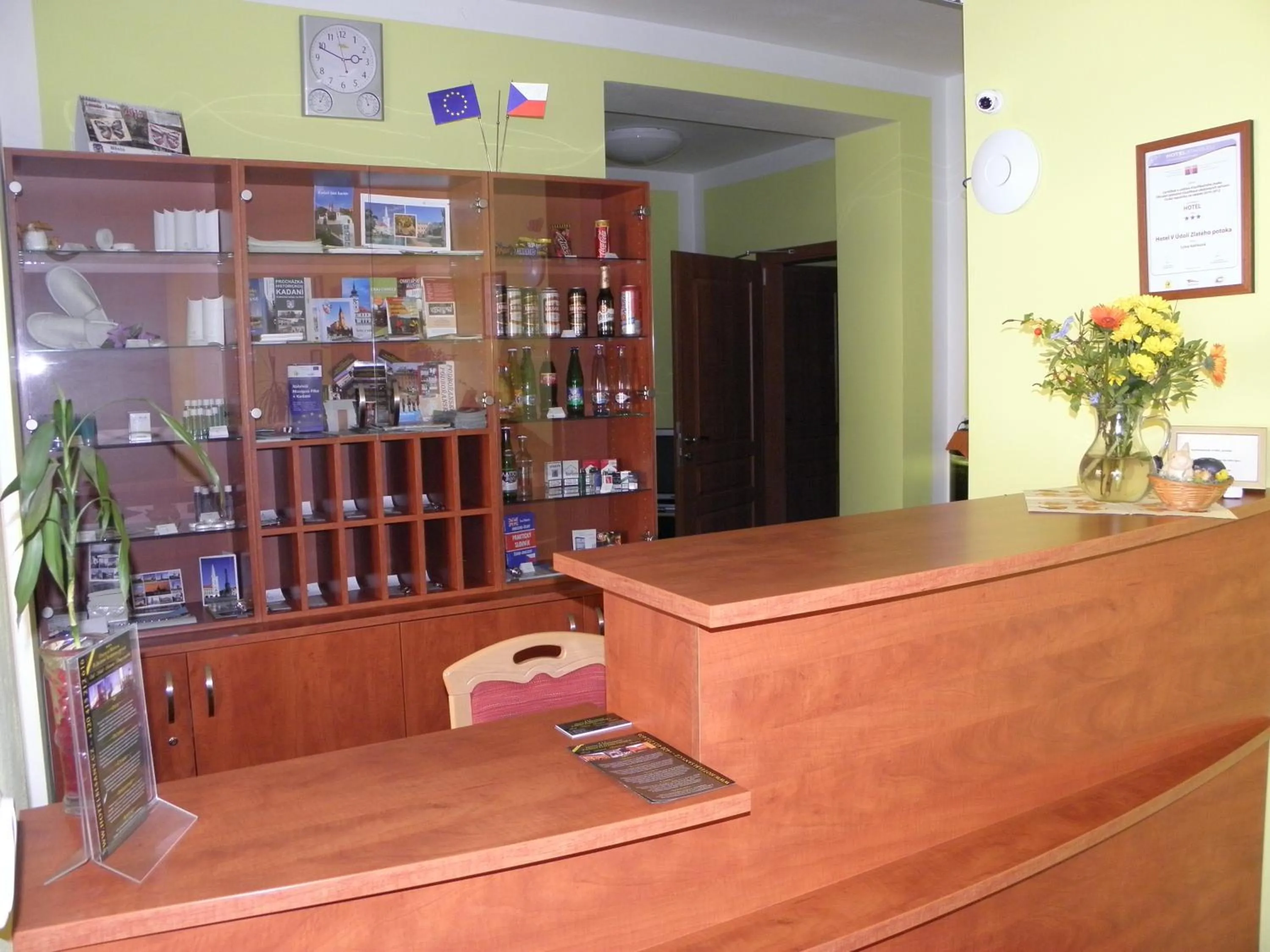 Lobby or reception in Hotel & Motorest V Údolí Zlatého potoka