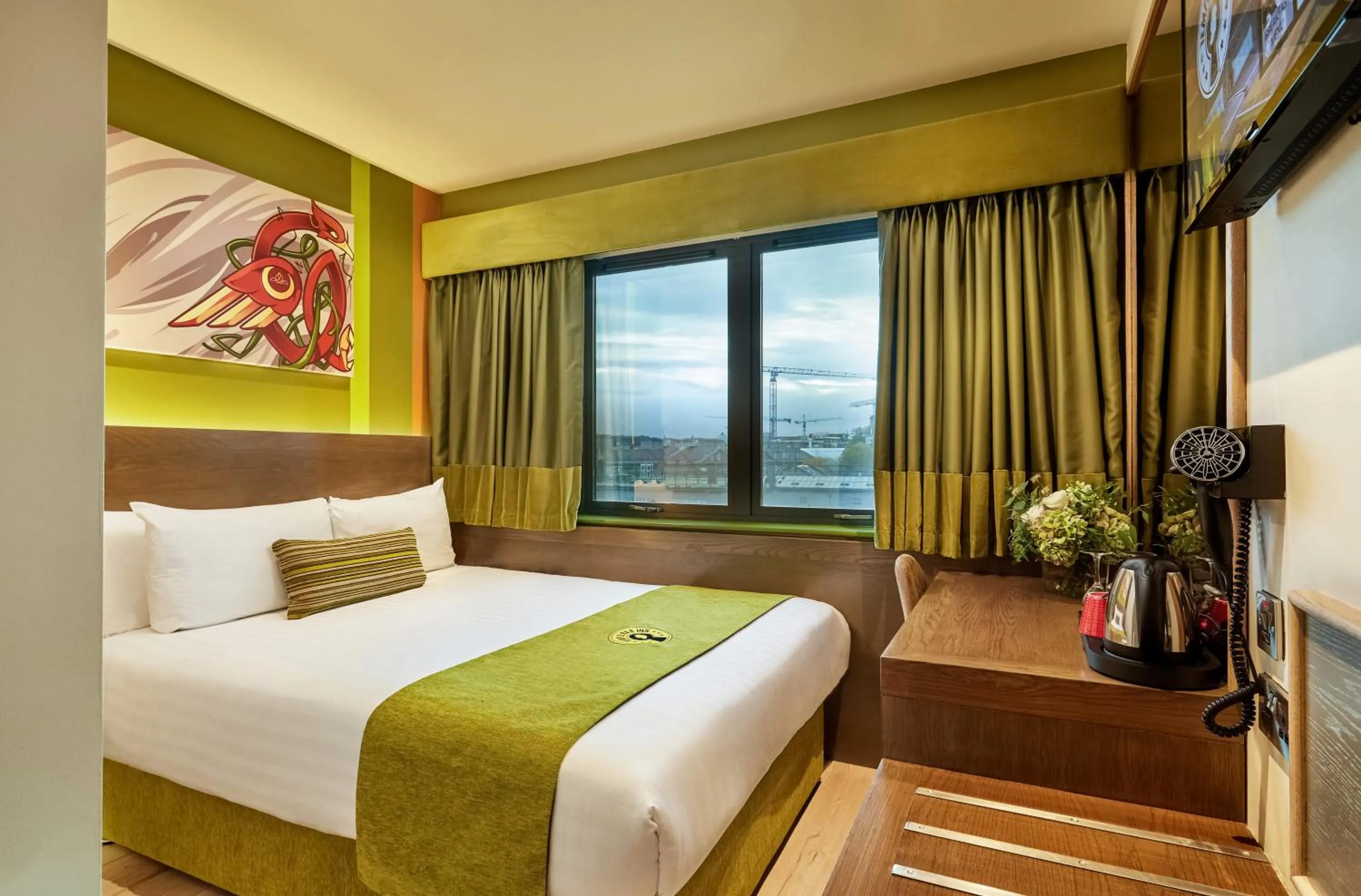 Photo of the whole room, Bed in Temple Bar Inn