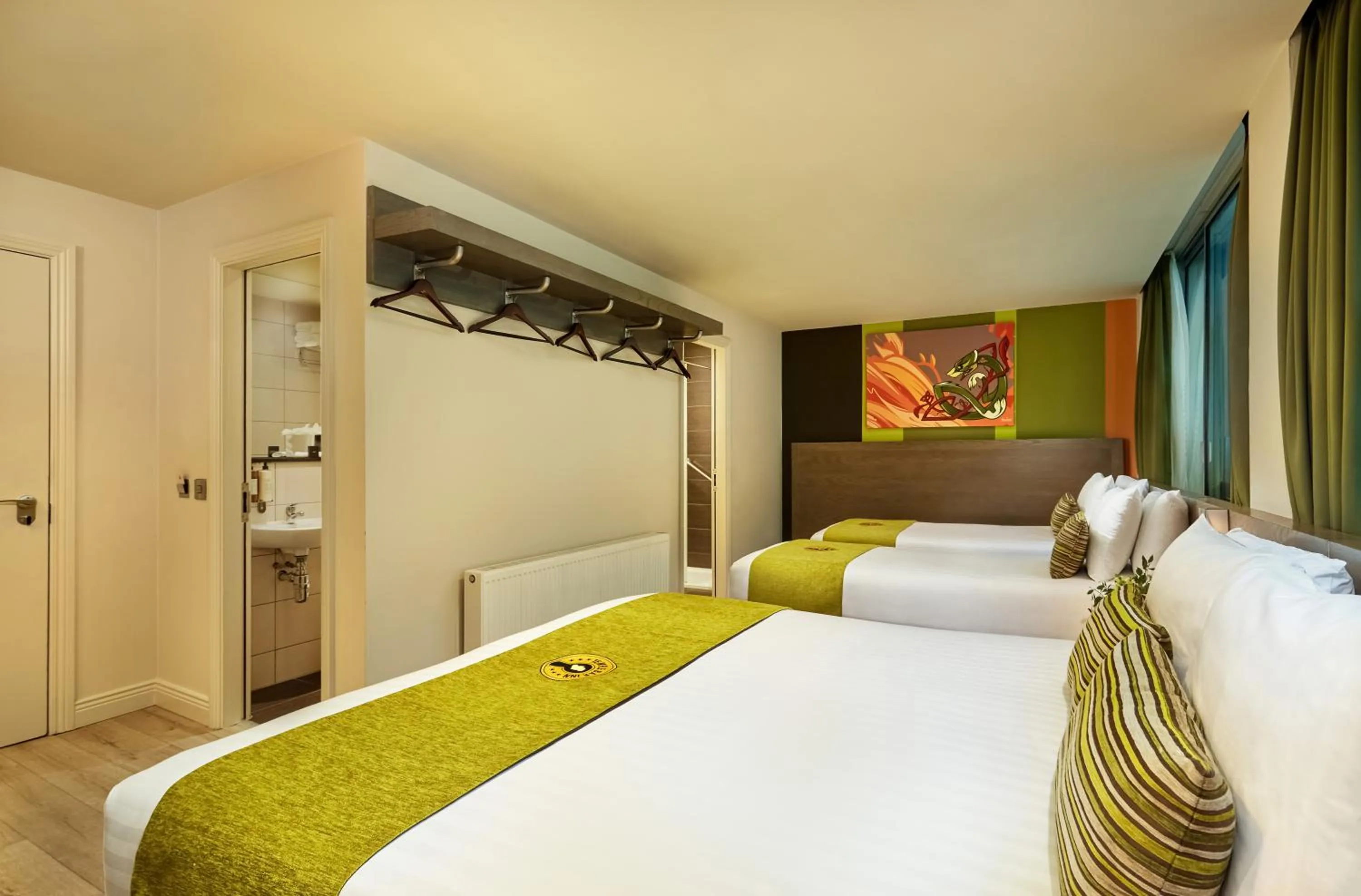 Photo of the whole room, Bed in Temple Bar Inn