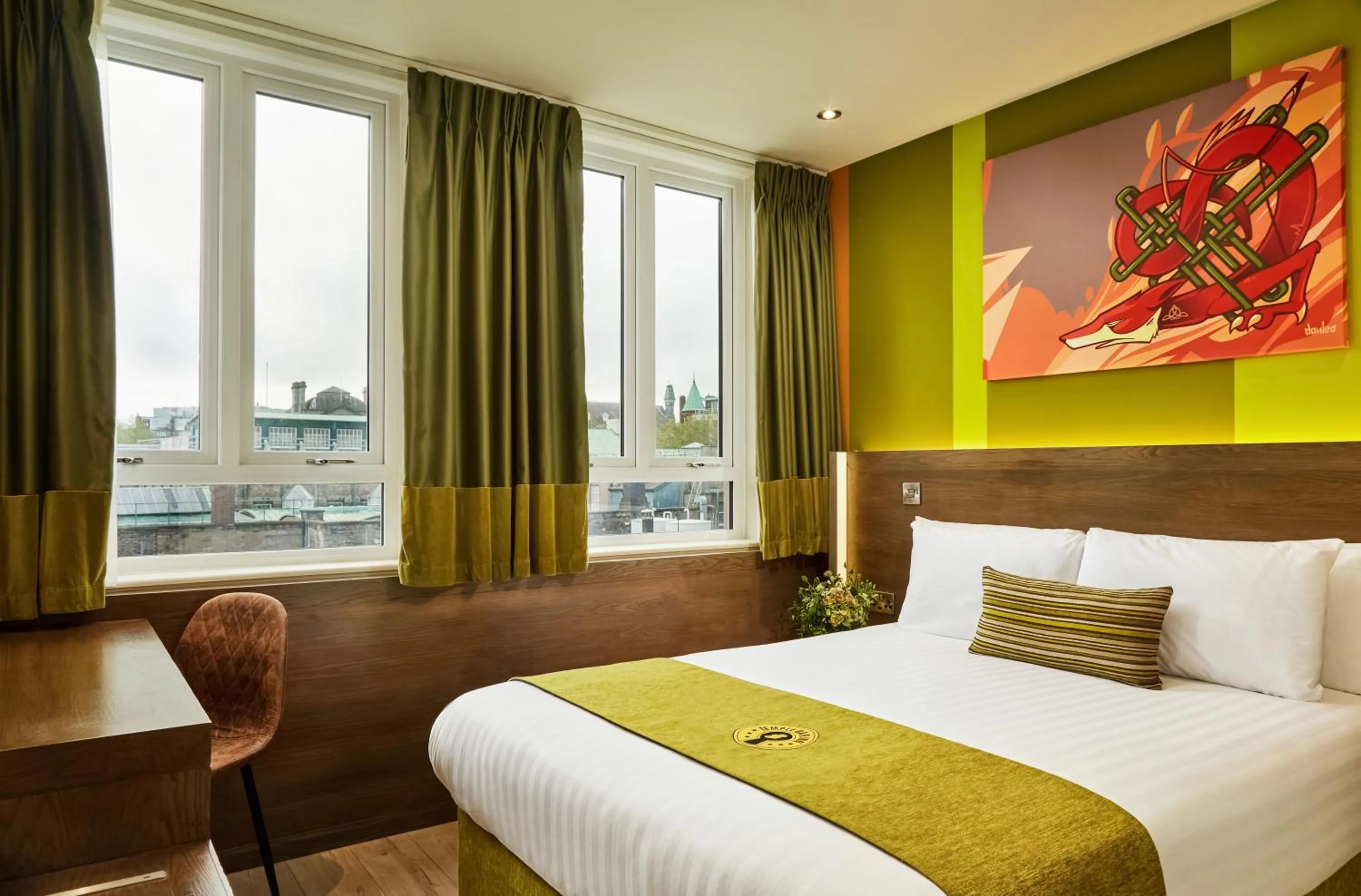 Photo of the whole room, Bed in Temple Bar Inn