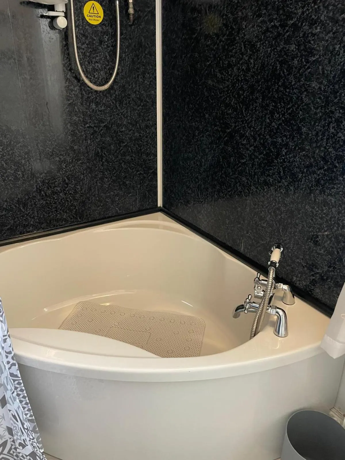 Bath in Rocklea Hotel