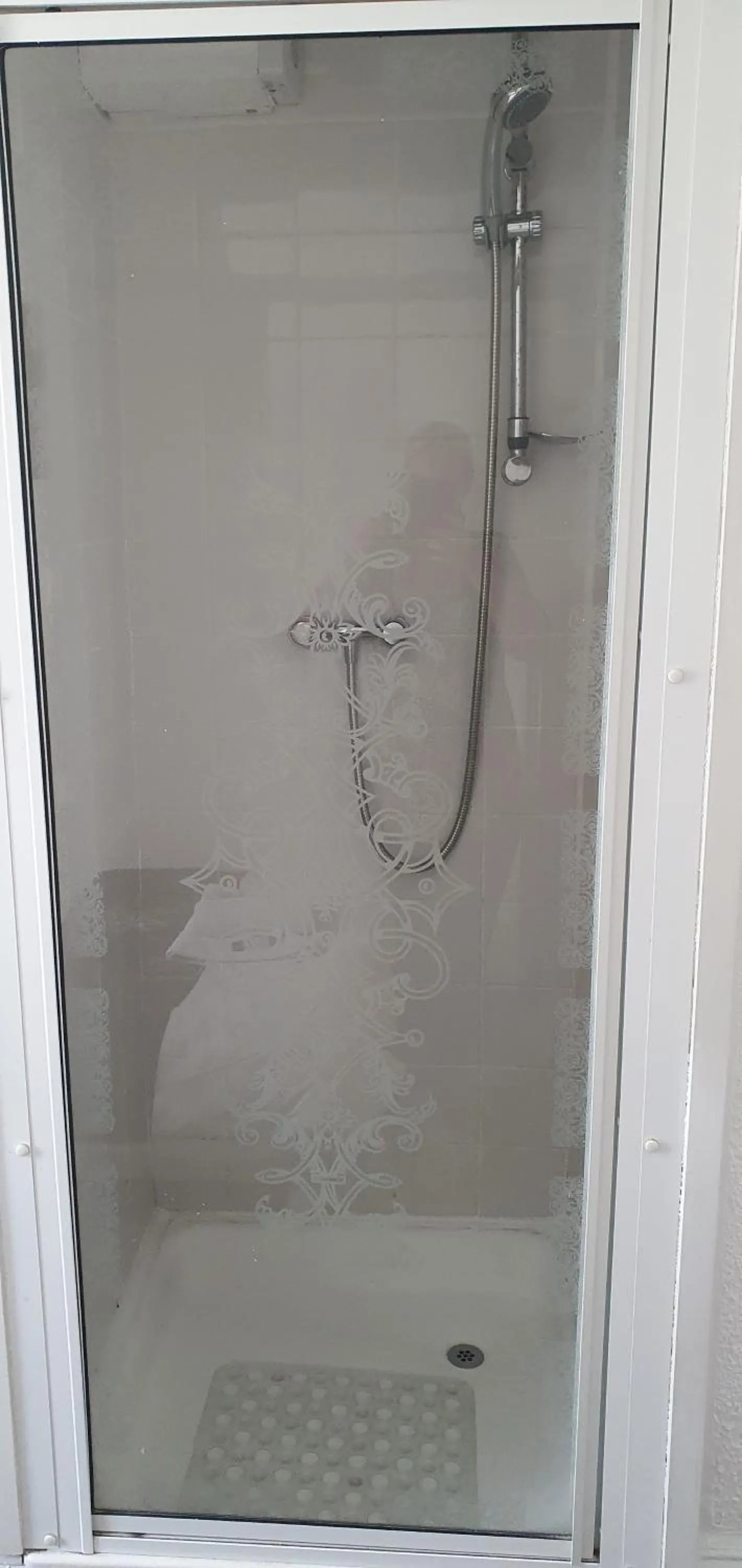 Shower in Rocklea Hotel