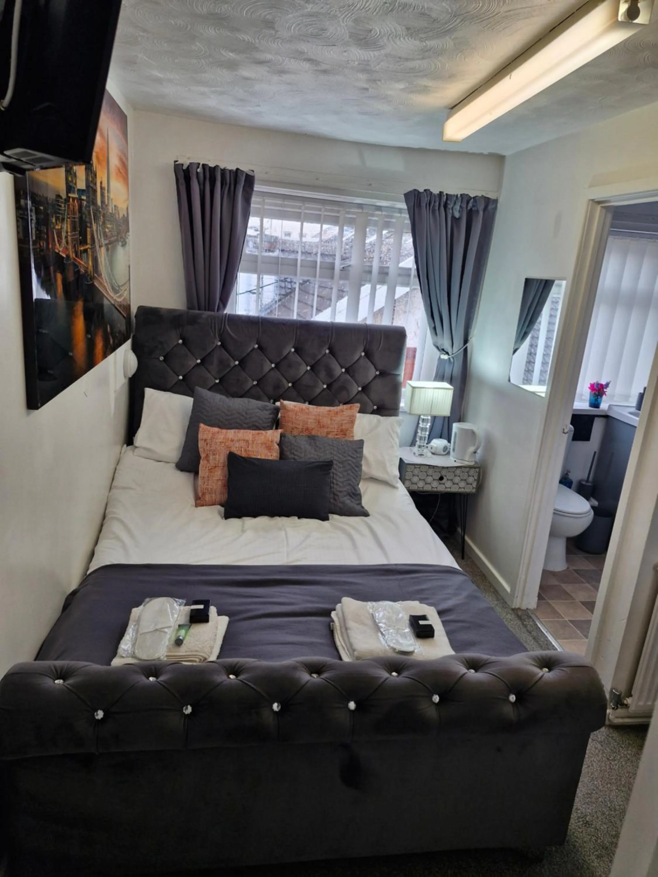 Bedroom, Bed in Rocklea Hotel