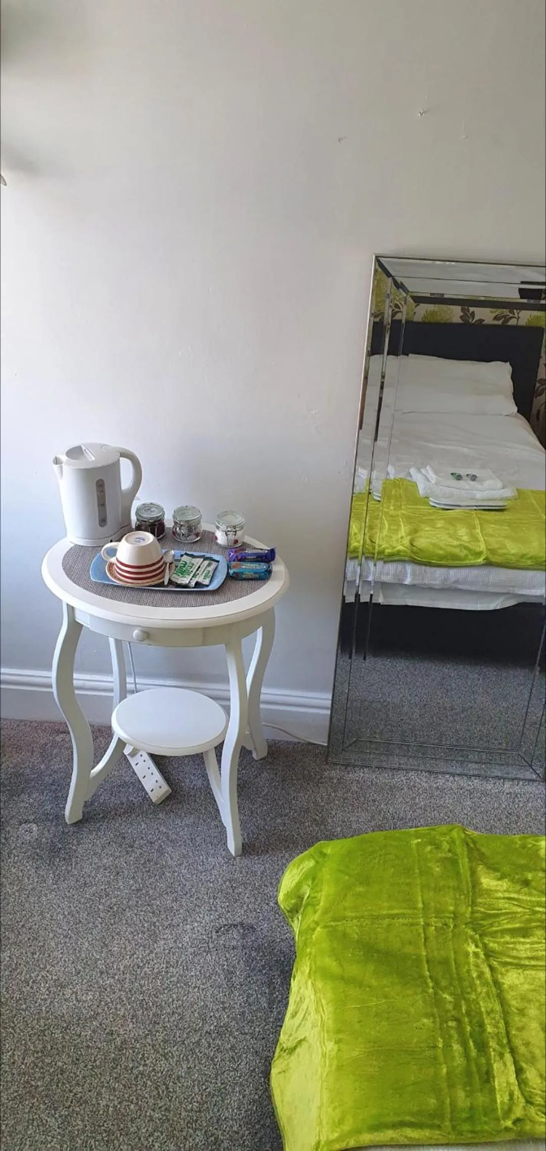 Coffee/tea facilities, Bed in Rocklea Hotel