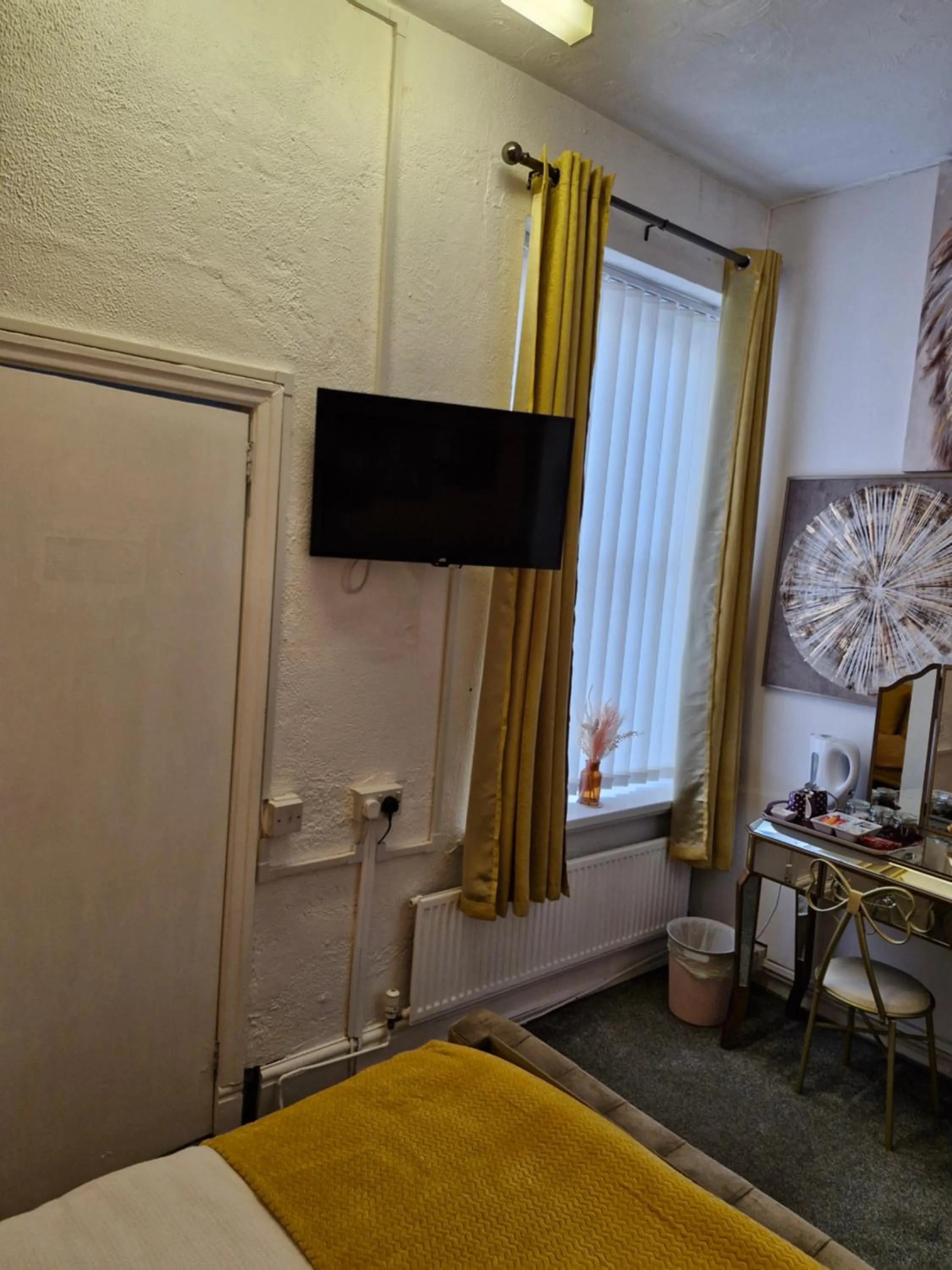 TV and multimedia, Bed in Rocklea Hotel