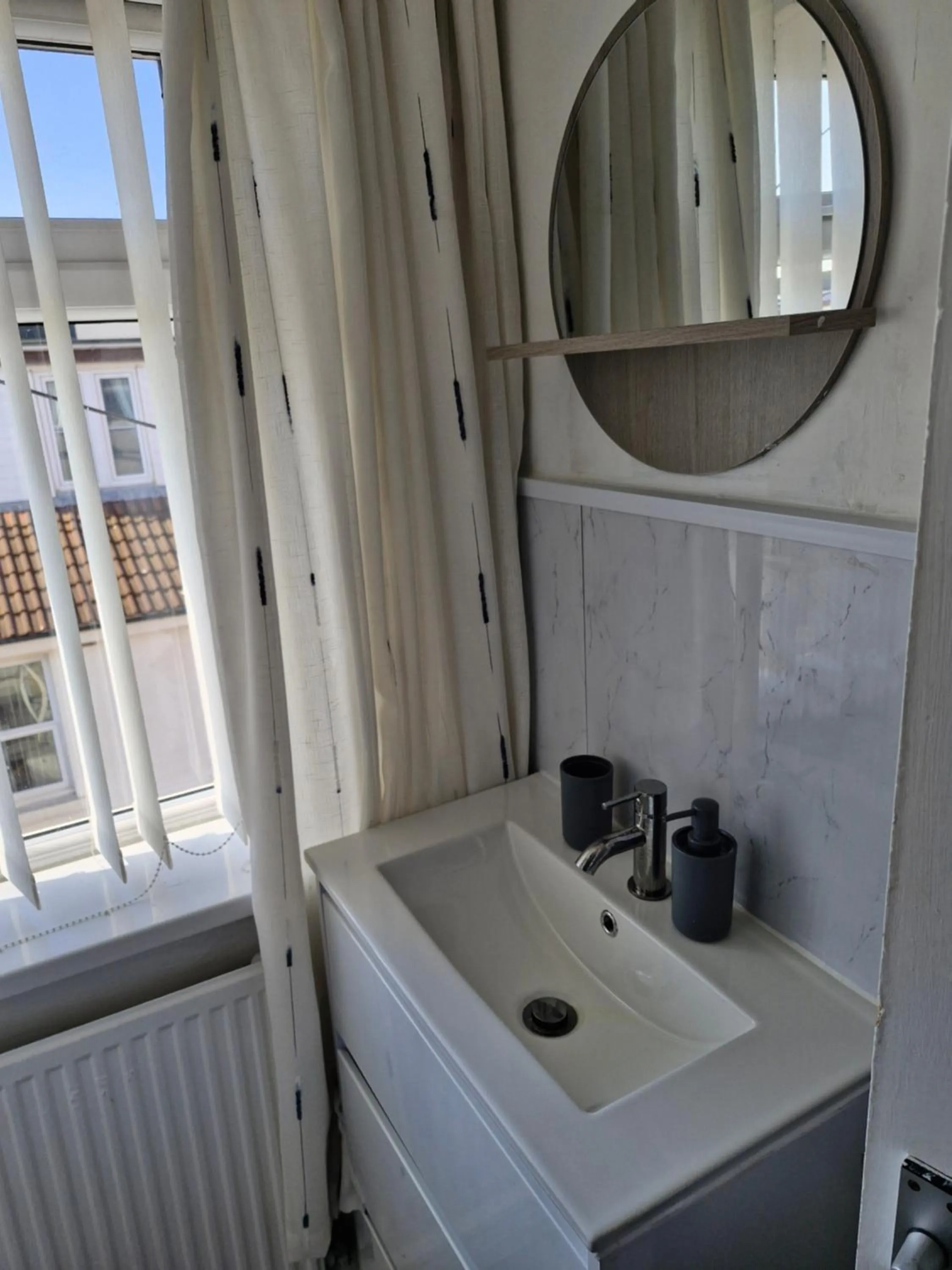 Bathroom in Rocklea Hotel