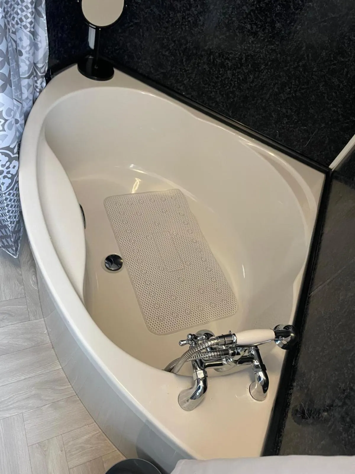 Bath in Rocklea Hotel