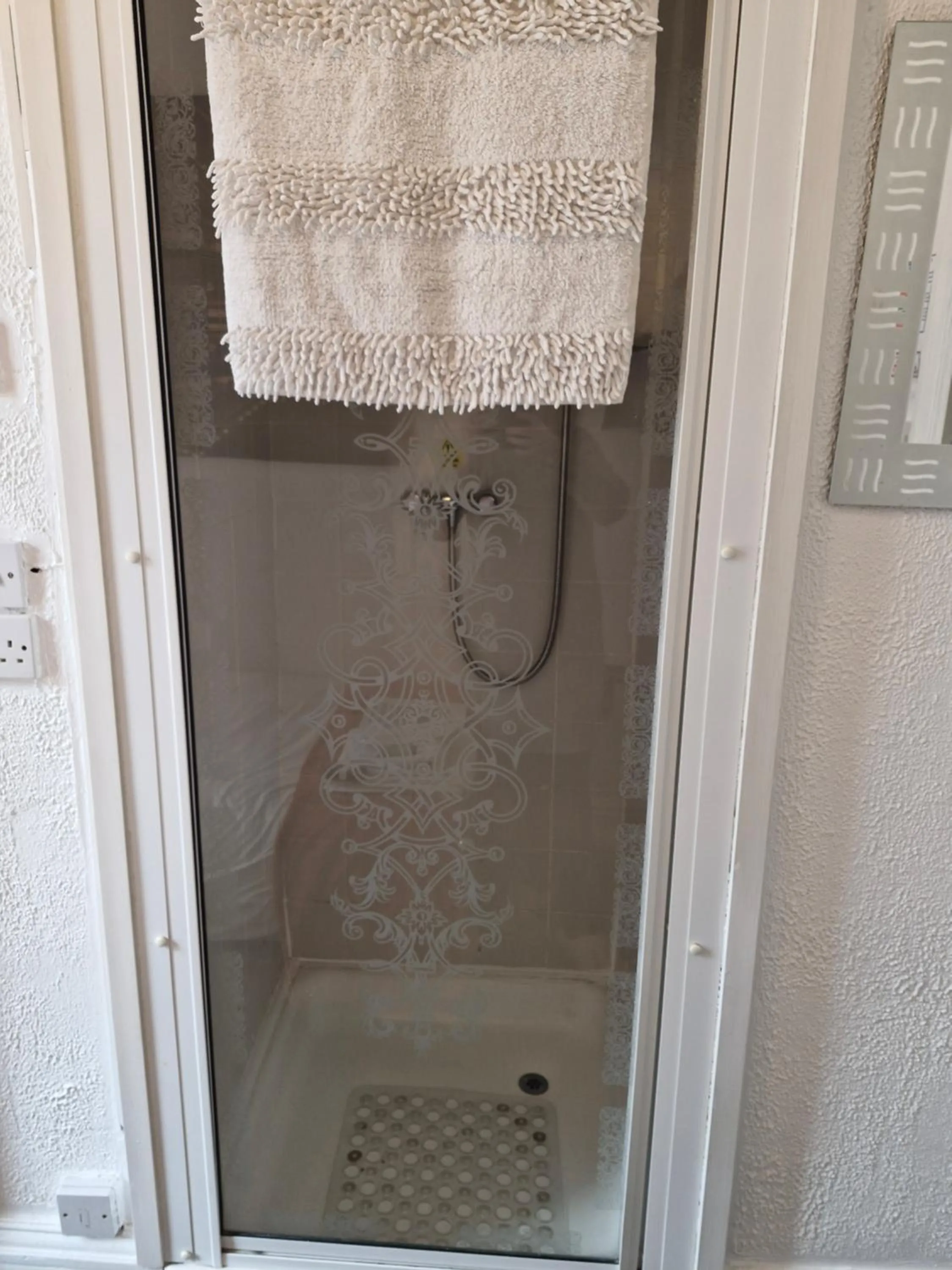 Shower in Rocklea Hotel