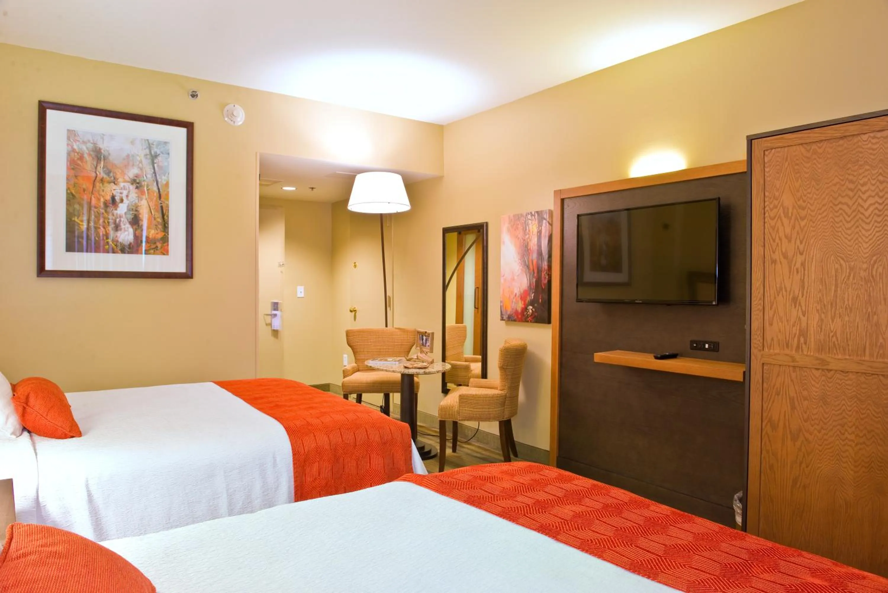 Bed in Amicalola Falls State Park and Lodge